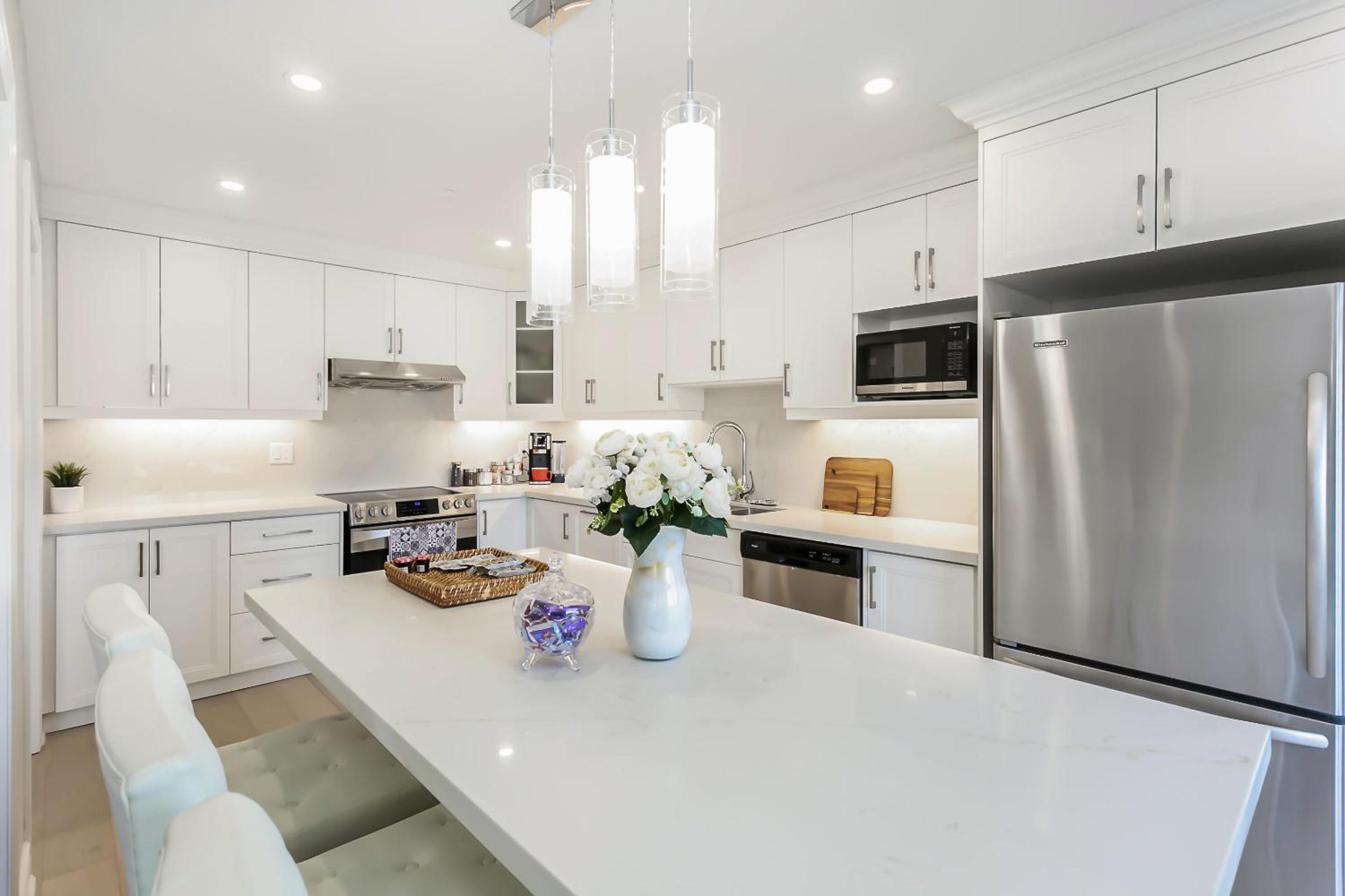 Pristine Pet & Smoke Free 4-Bedroom home near Canada's Wonderland