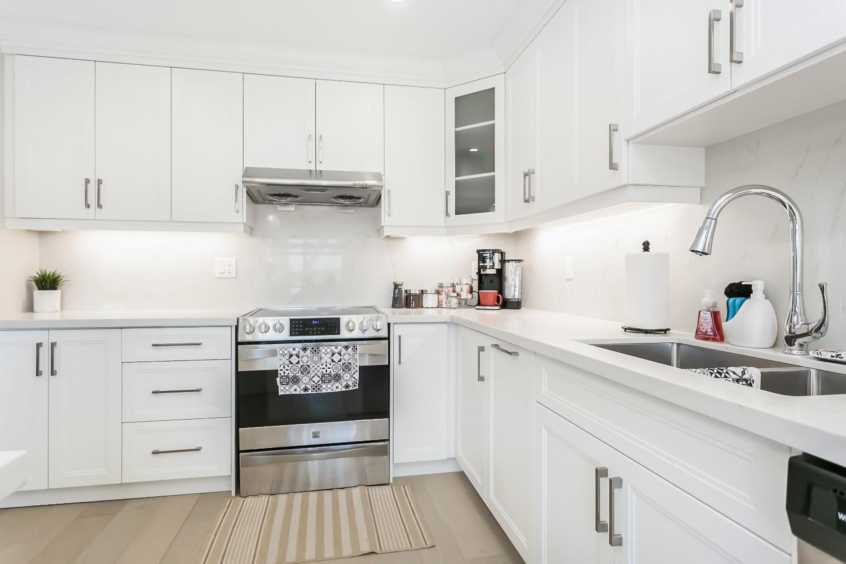 Pristine Pet & Smoke Free 4-Bedroom home near Canada's Wonderland