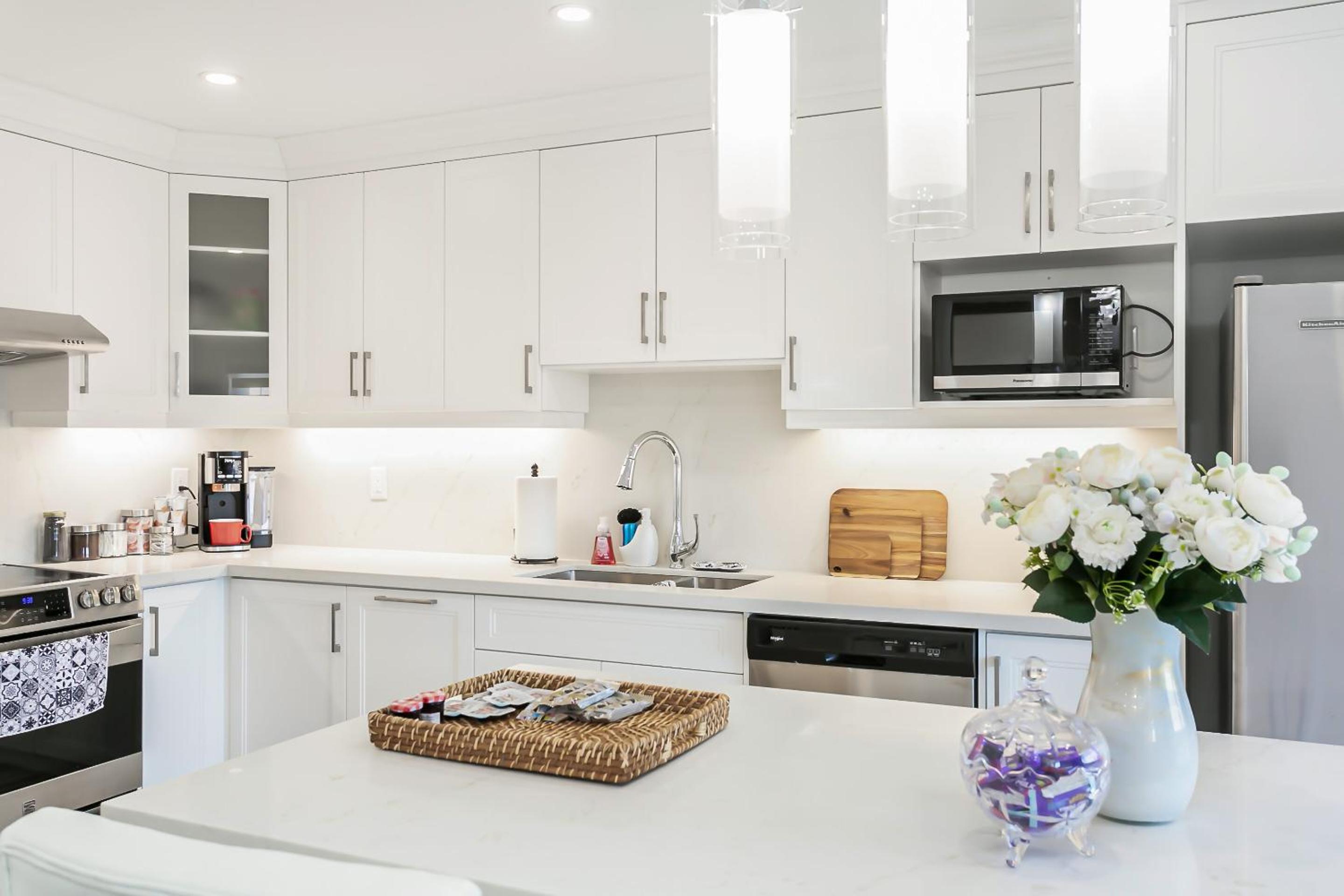 Pristine Pet & Smoke Free 4-Bedroom home near Canada's Wonderland