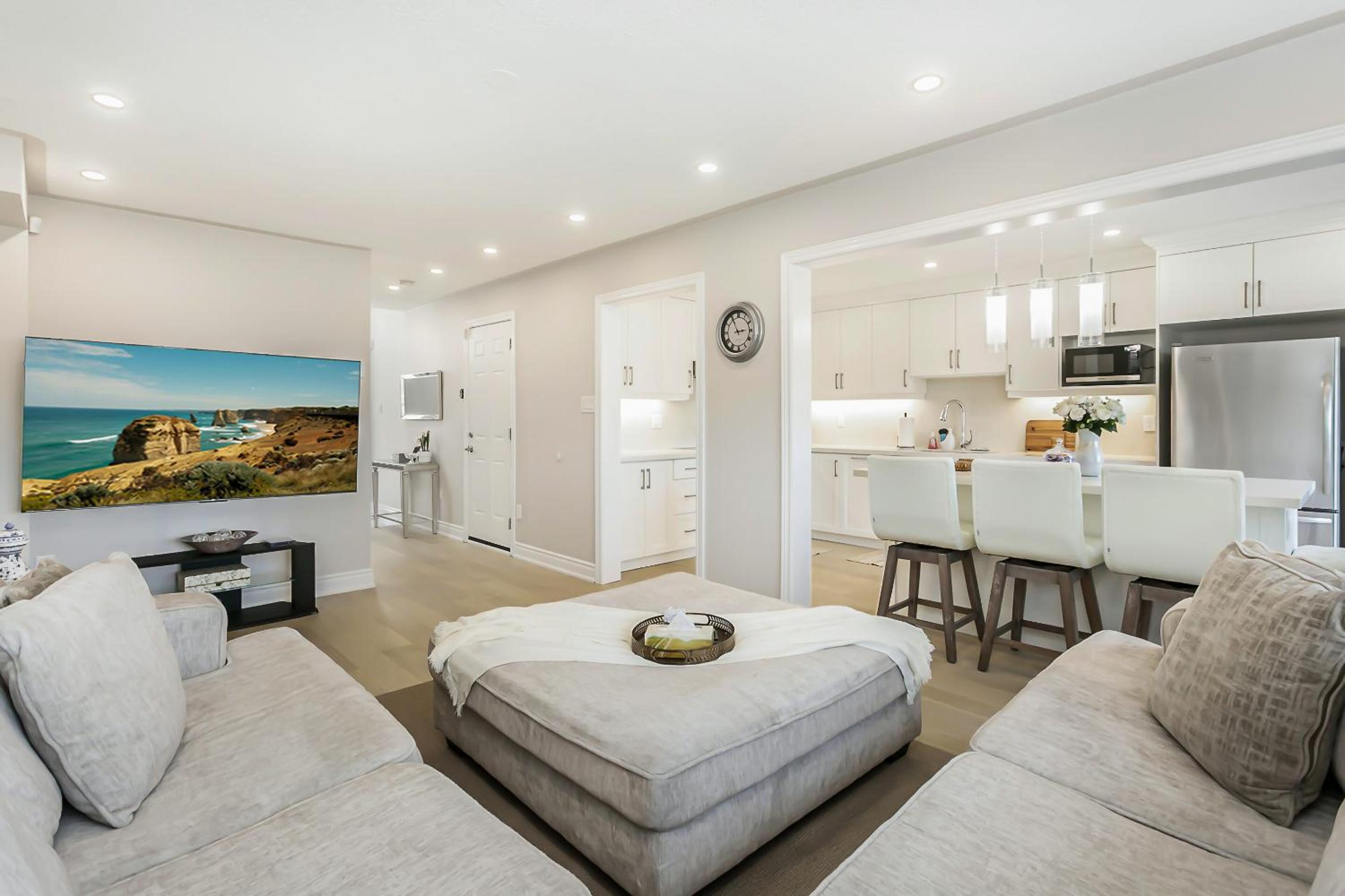 Pristine Pet & Smoke Free 4-Bedroom home near Canada's Wonderland