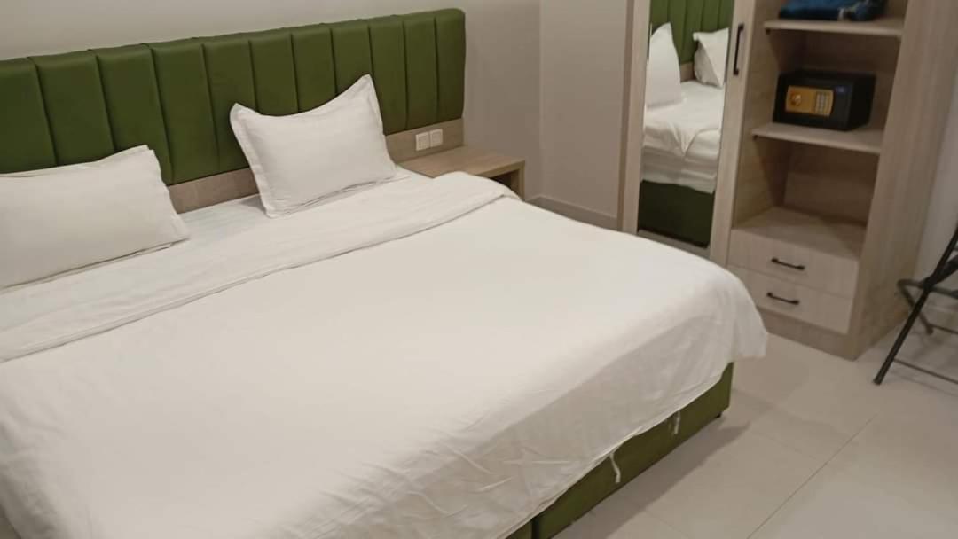 Shams pyramids inn