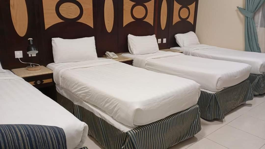 Shams pyramids inn