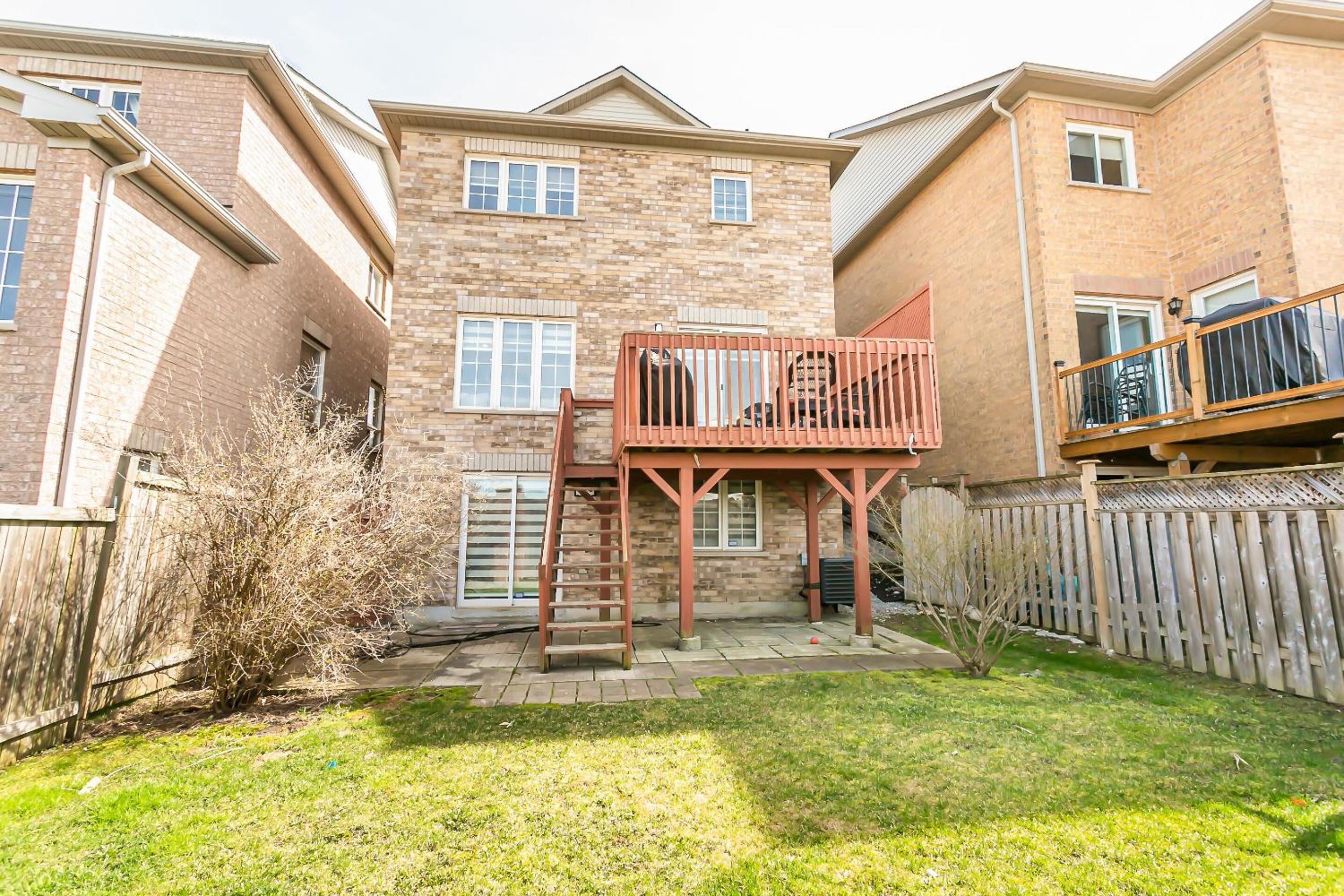 Pristine Pet & Smoke Free 4-Bedroom home near Canada's Wonderland
