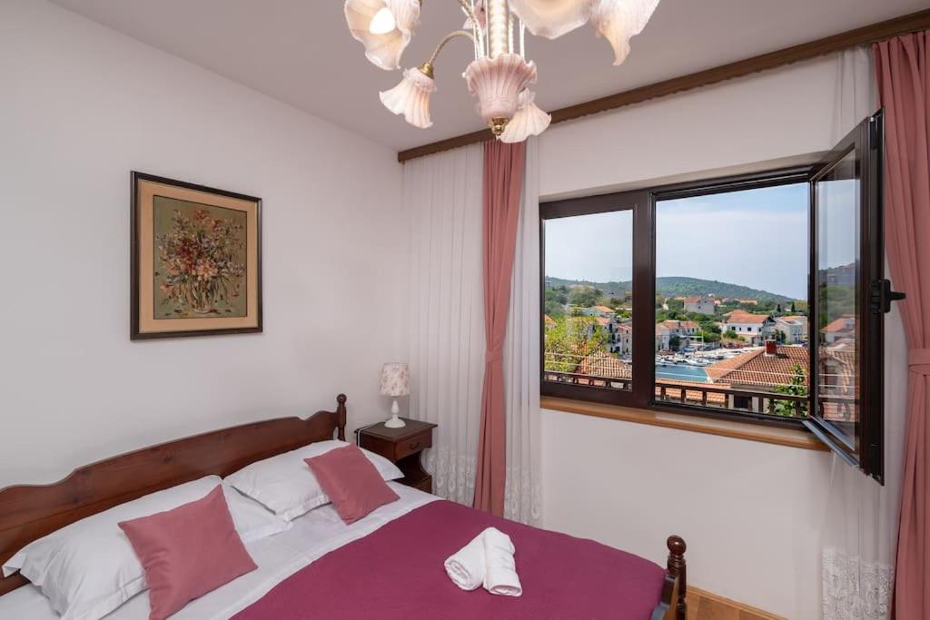 Peaceful Stone House 100m from Sea Private Garden Drvenik Veliki view 2