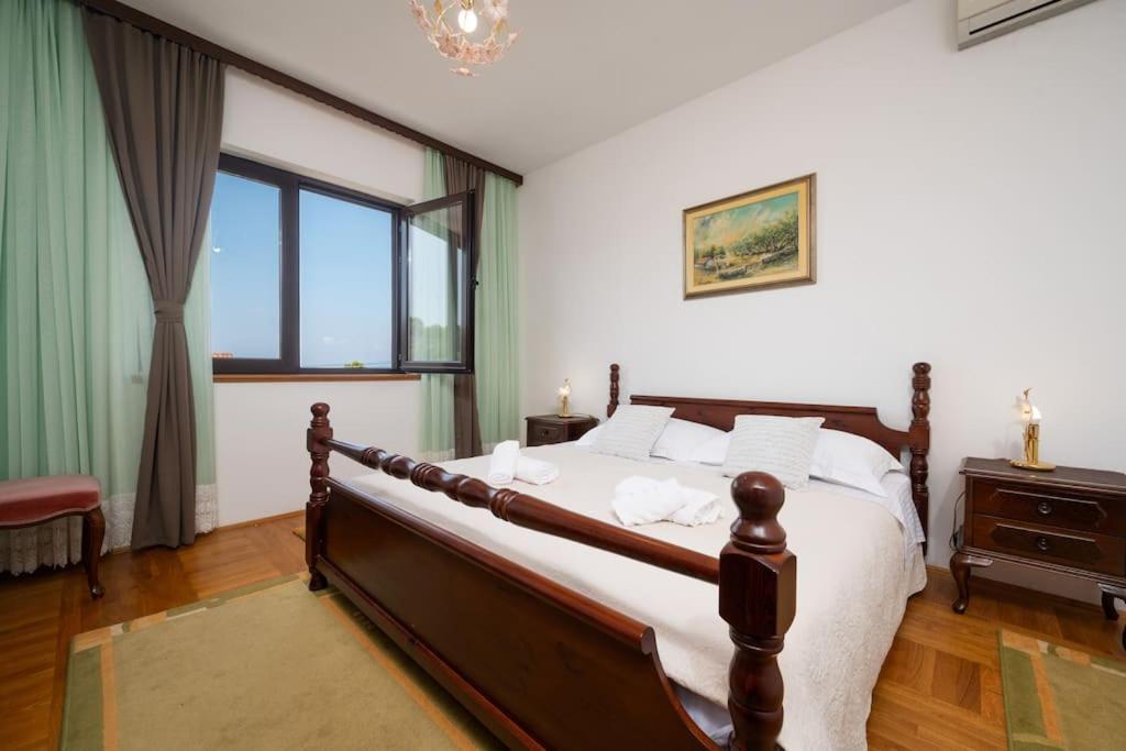 Peaceful Stone House 100m from Sea Private Garden Drvenik Veliki view 4