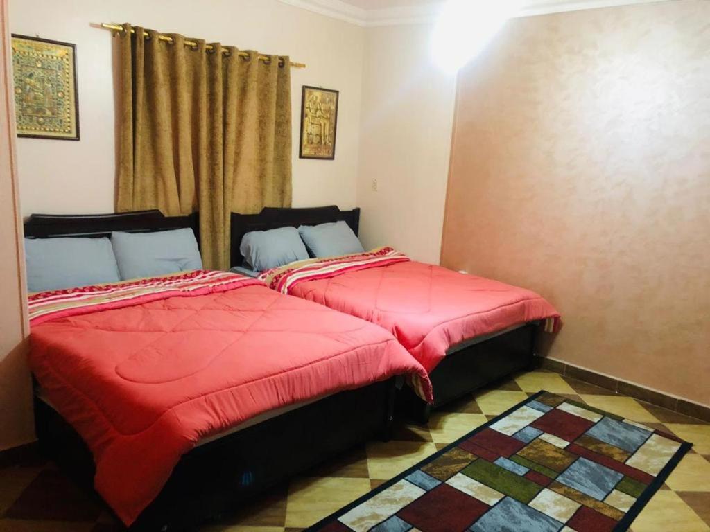 Shams pyramids inn