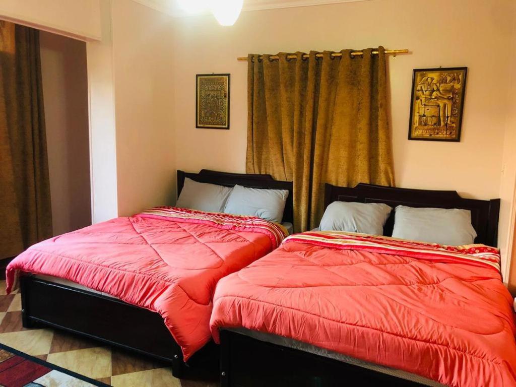Shams pyramids inn