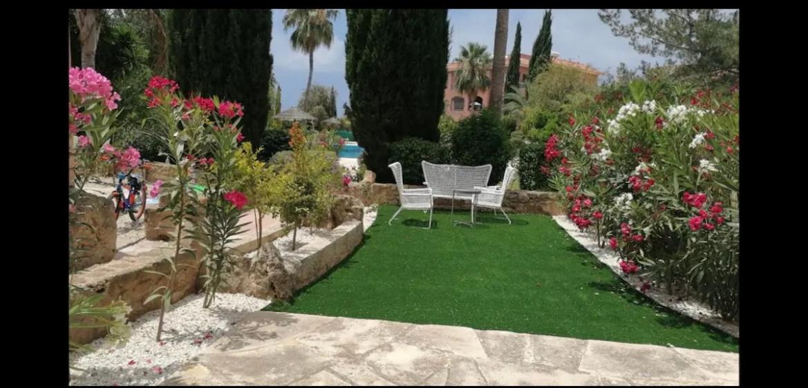 Großes Apartment in idyllischer Anlage, strandnah in Mandria, Paphos