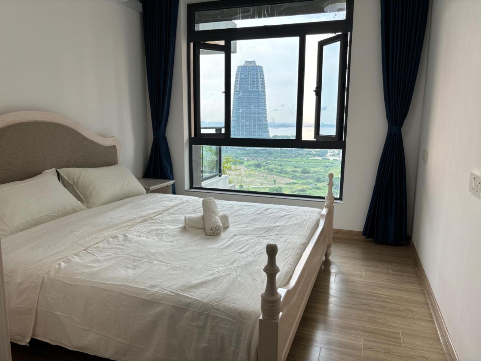 Cozy 2B1R condo forest city photo 5