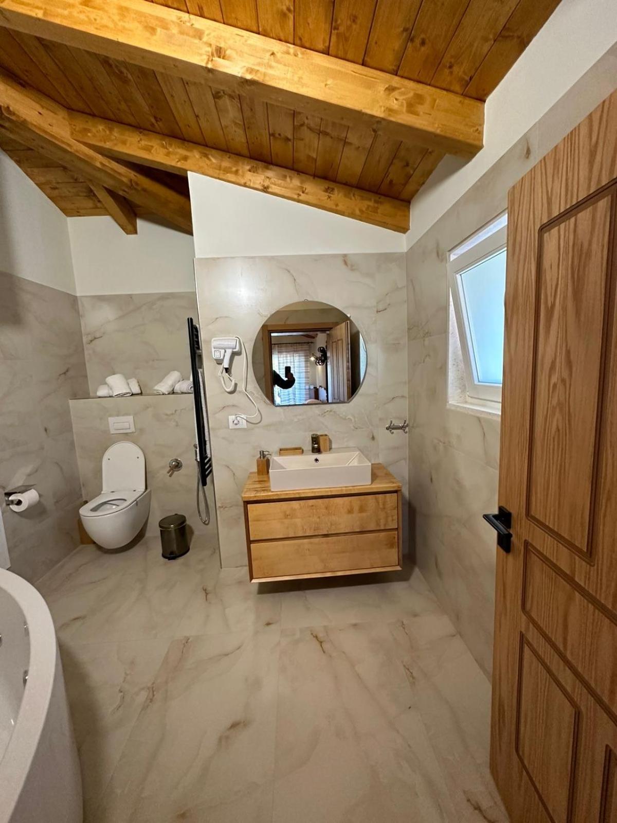 Guesthouse Marku - Mrizi i Zanave
