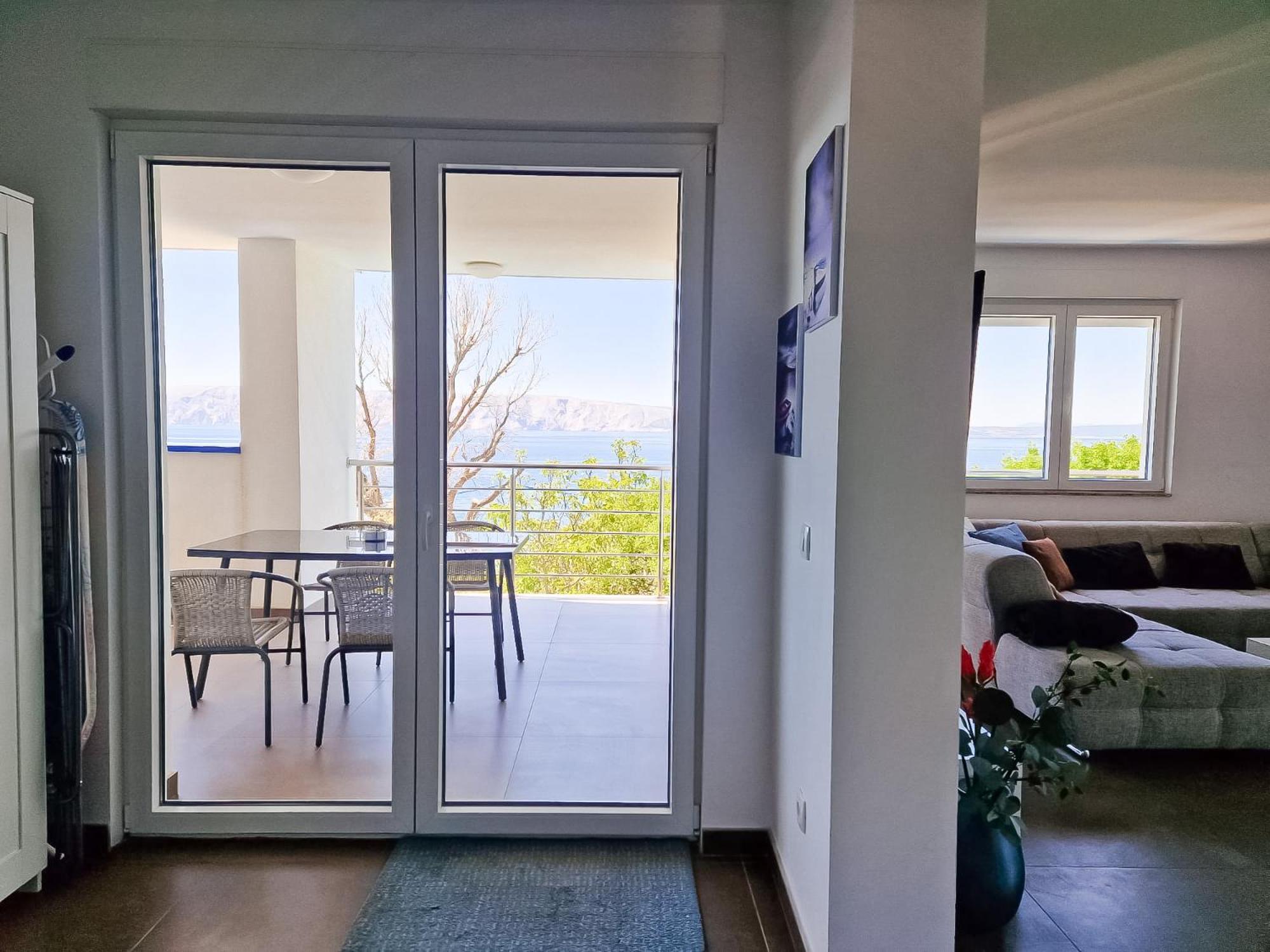 Vera - Luxury Seafront Apartment