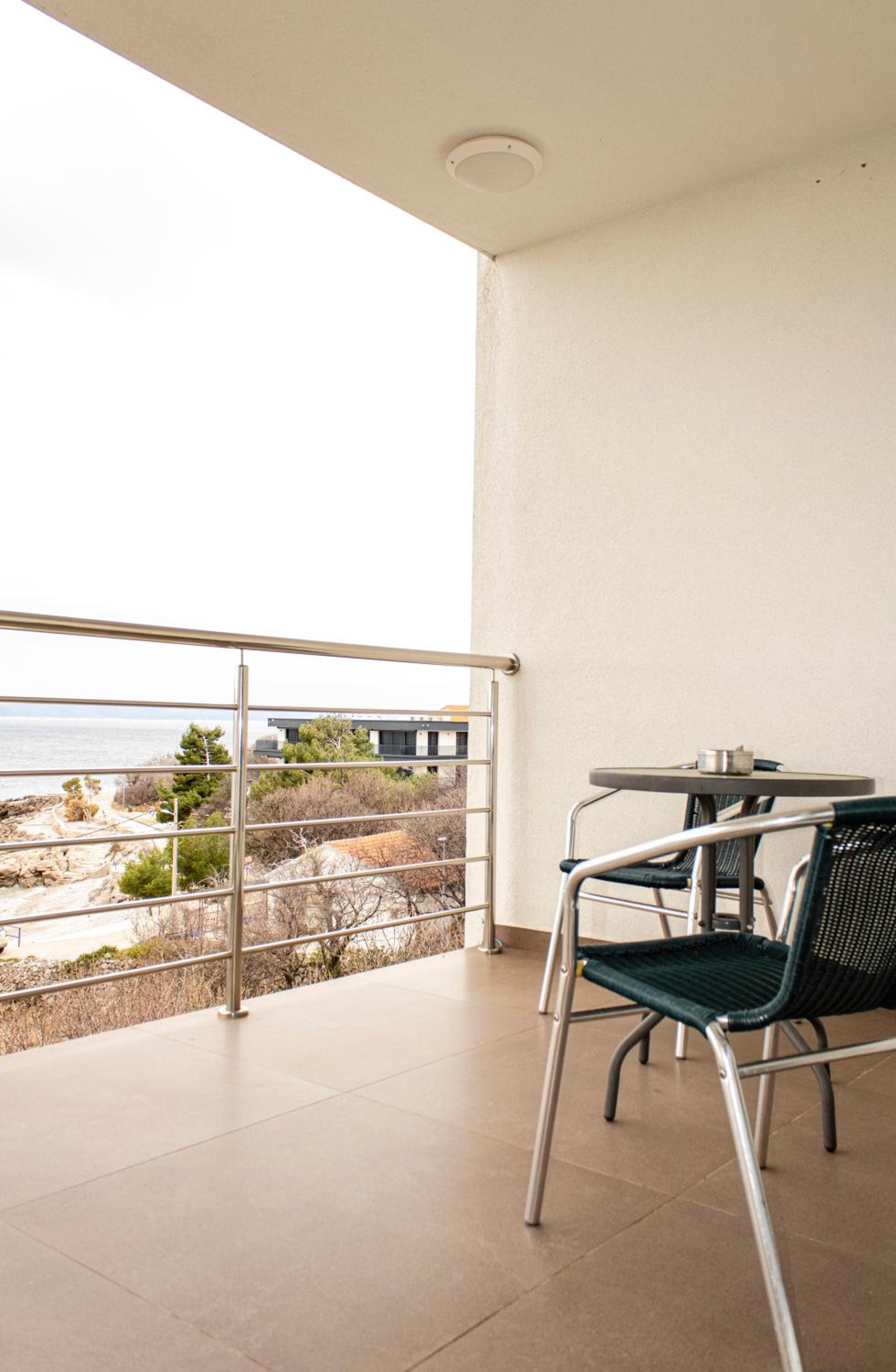 Vera - Luxury Seafront Apartment