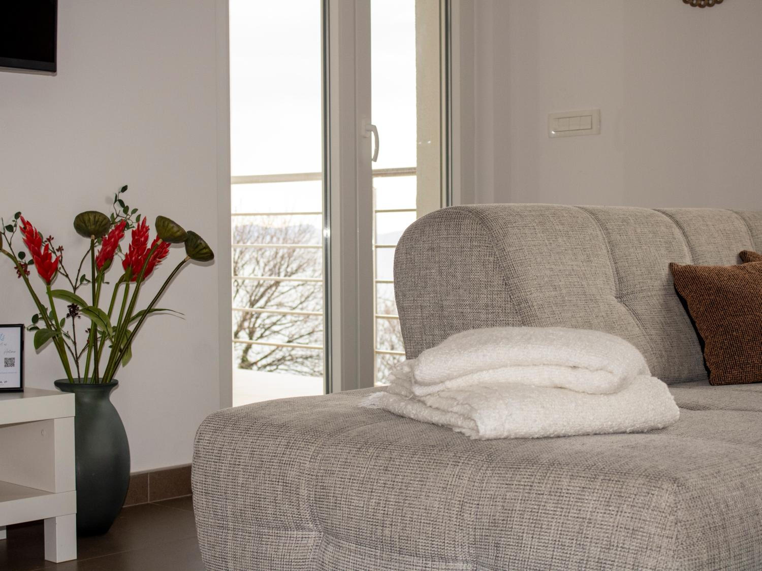 Vera - Luxury Seafront Apartment
