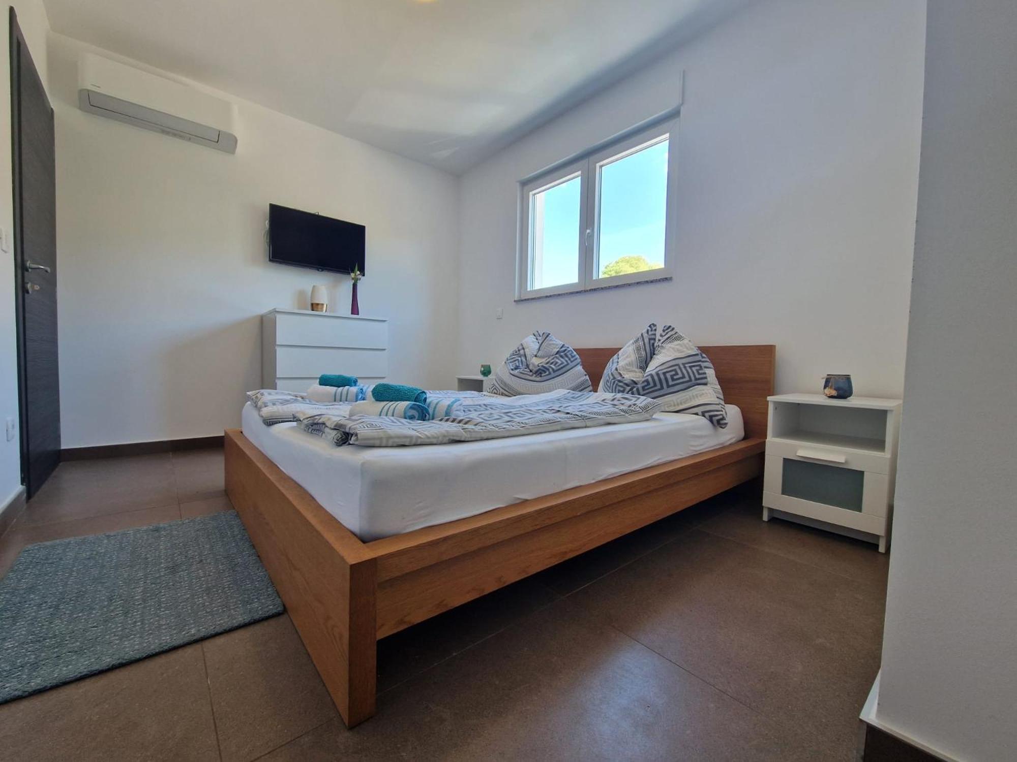 Vera - Luxury Seafront Apartment