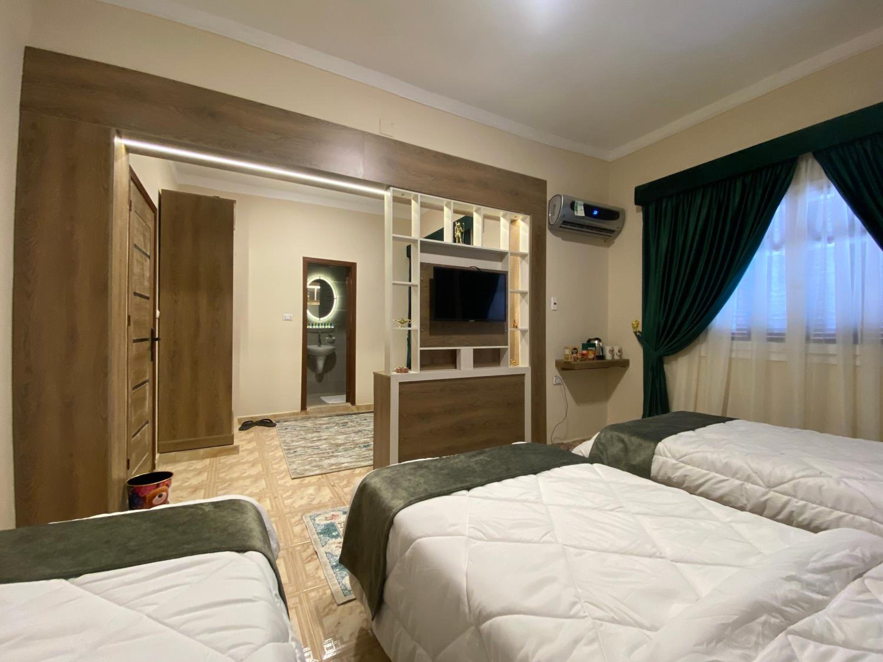 Global pyramids Inn