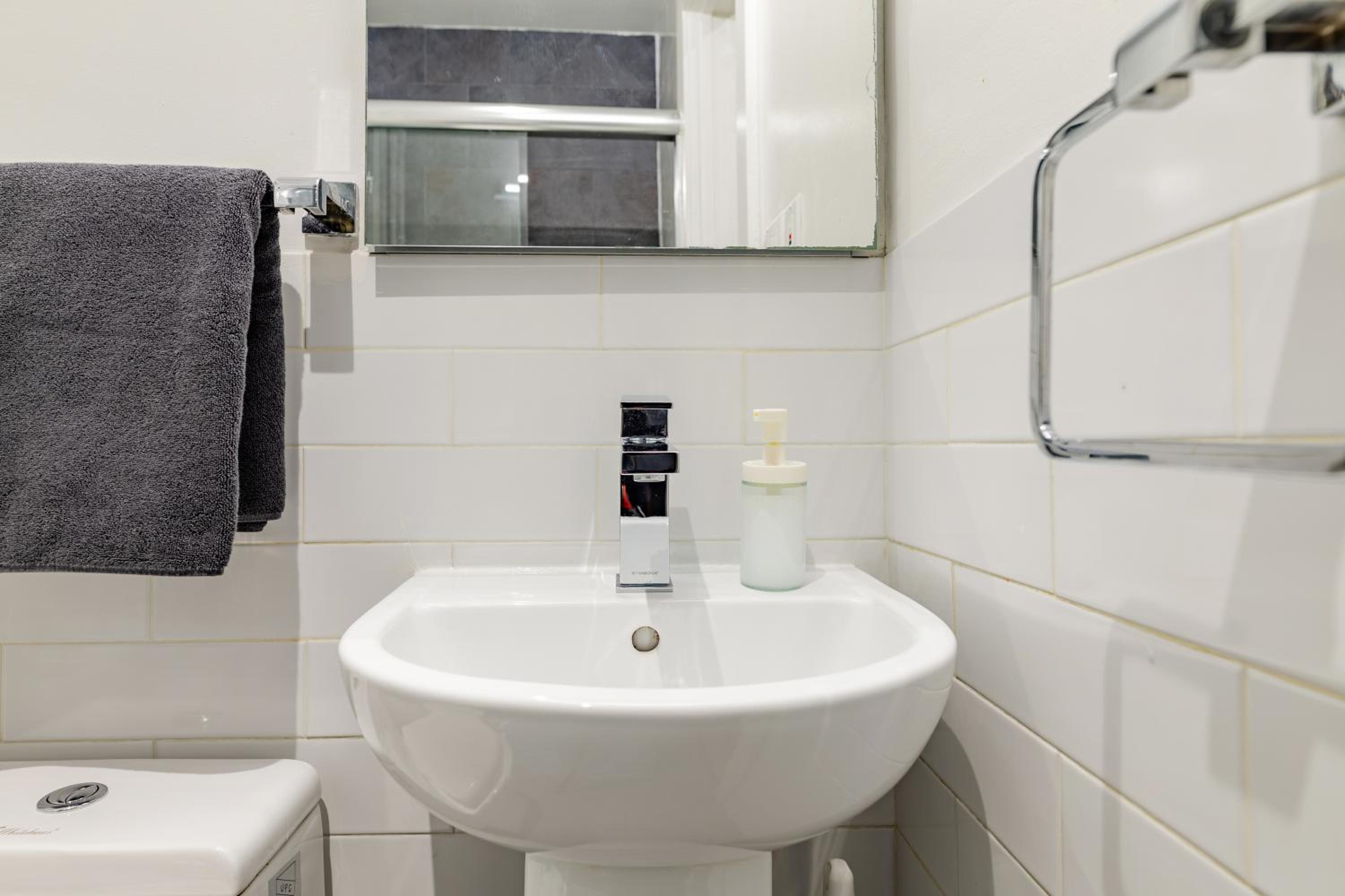 2 Bedroom Luxury Unit in the Heart of Manhattan