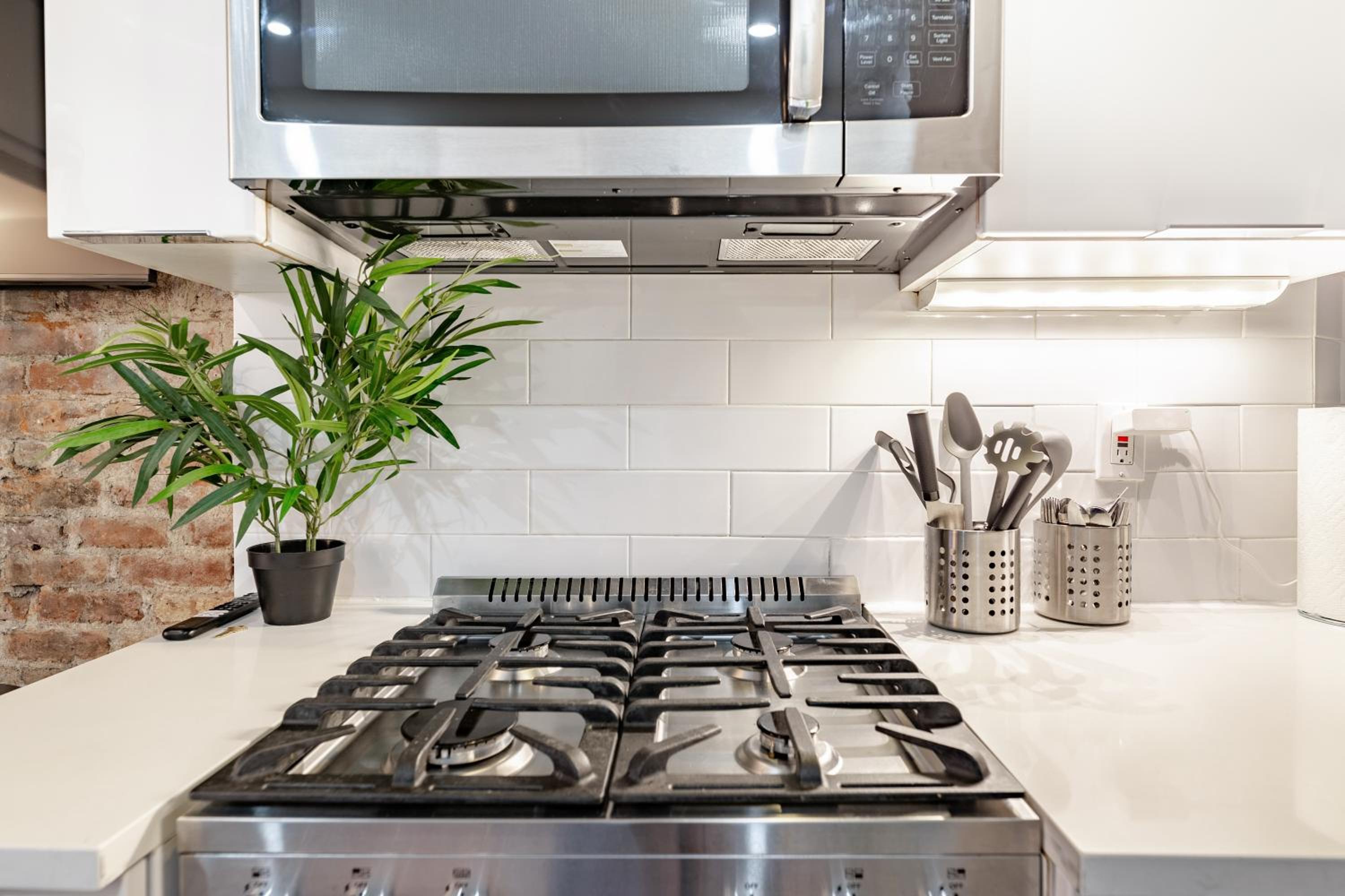 2 Bedroom Luxury Unit in the Heart of Manhattan