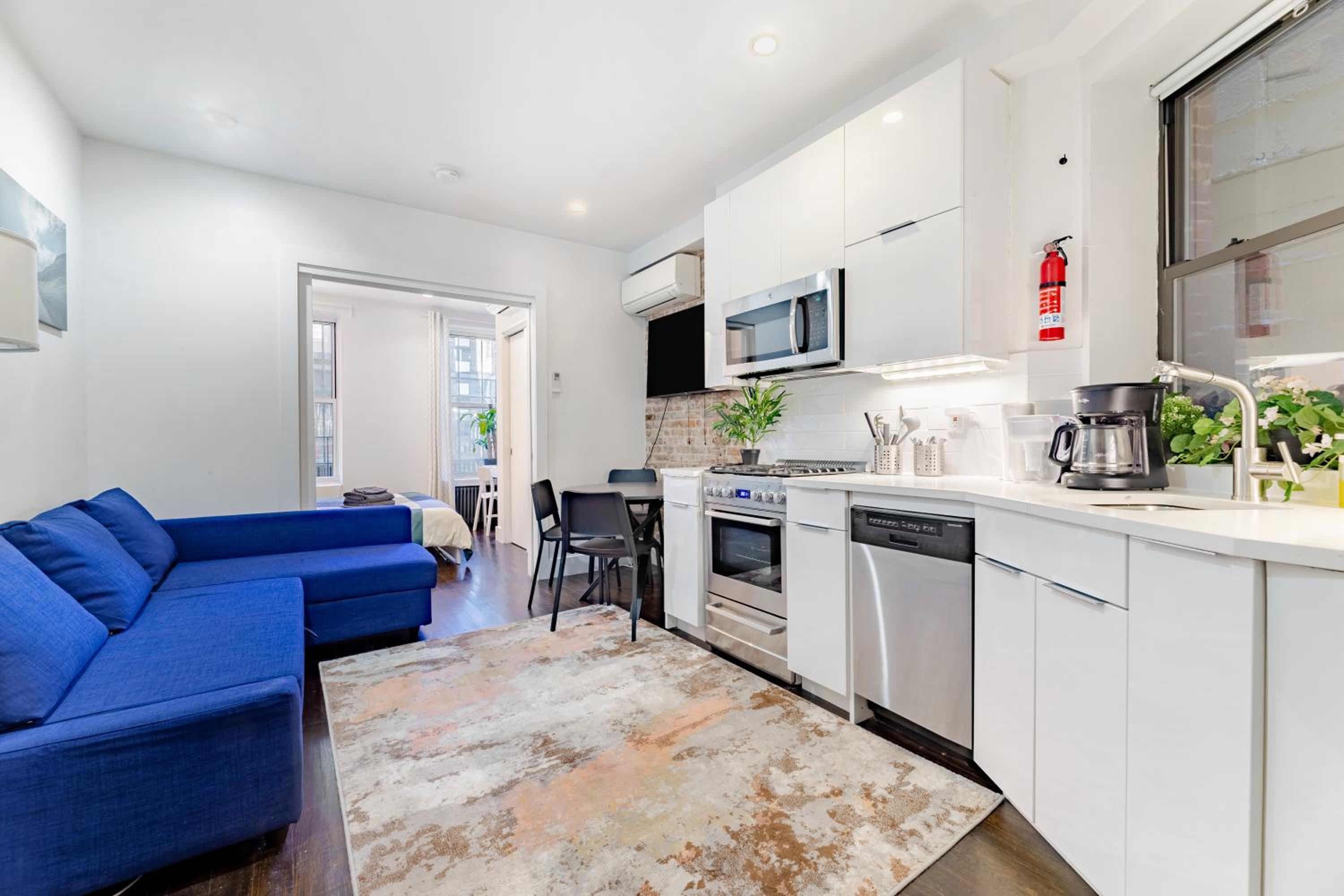 2 Bedroom Luxury Unit in the Heart of Manhattan