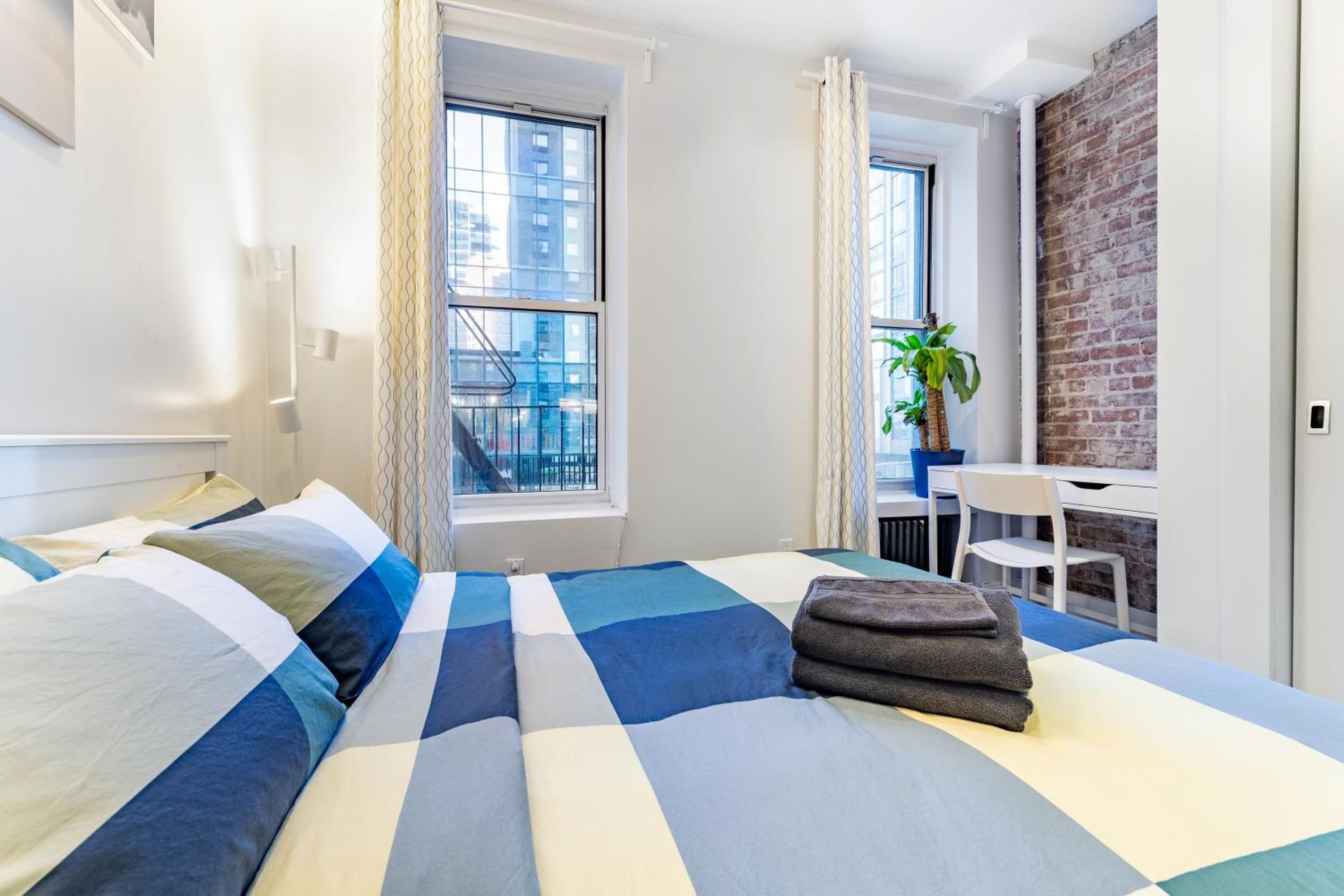 2 Bedroom Luxury Unit in the Heart of Manhattan