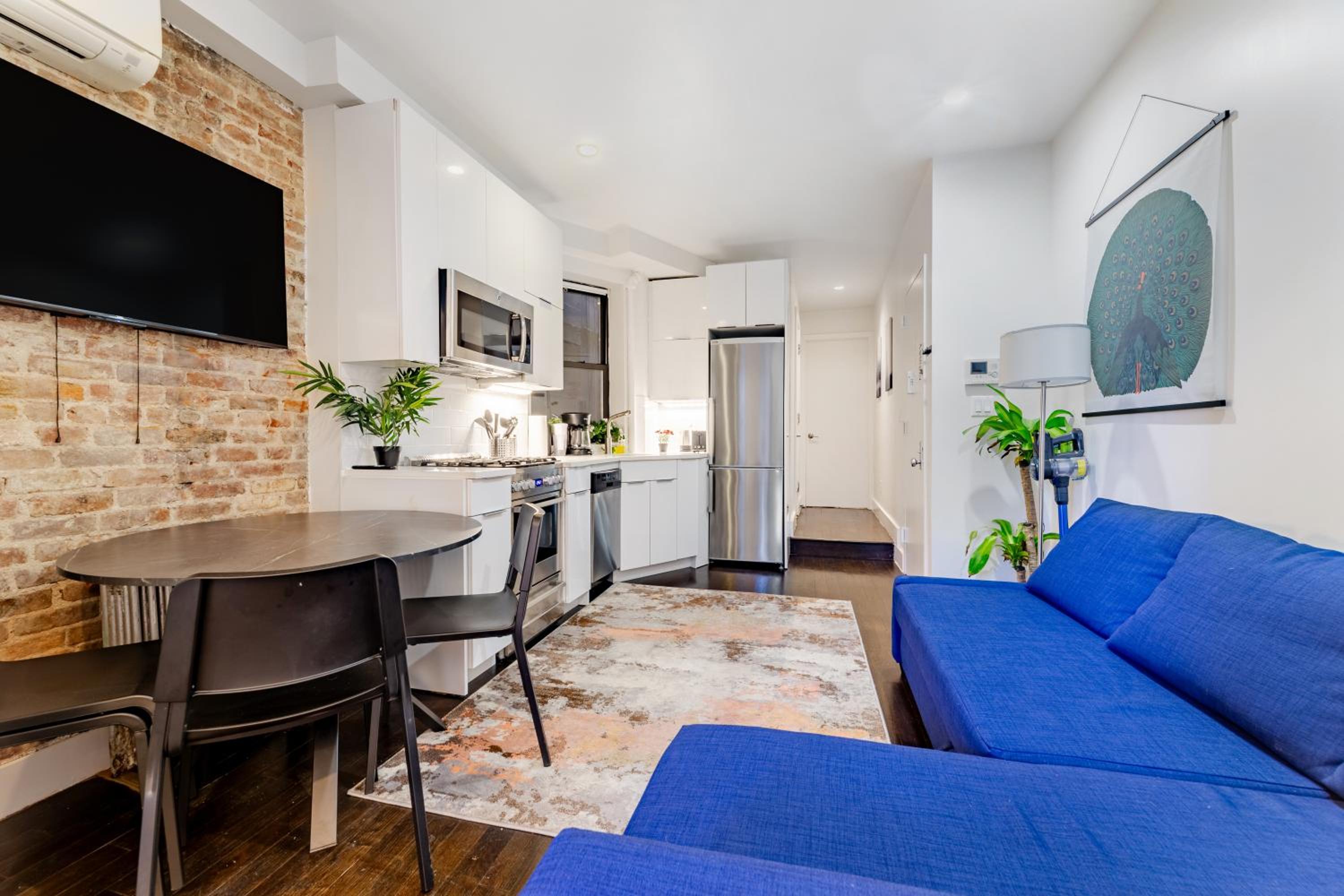 2 Bedroom Luxury Unit in the Heart of Manhattan