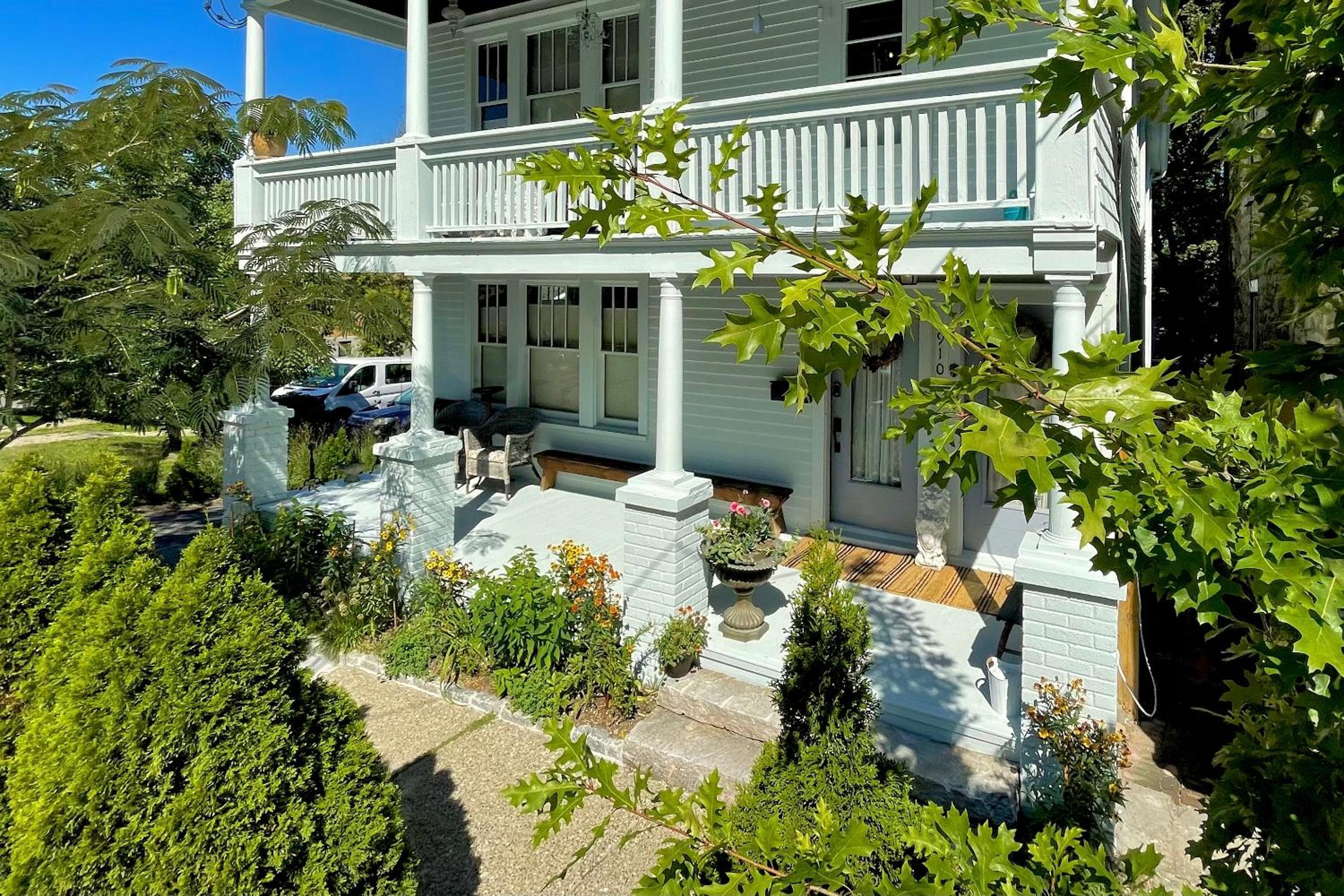 Hotel Palazzo Hudson - Luxury Pool, Hot Tub, And Sauna