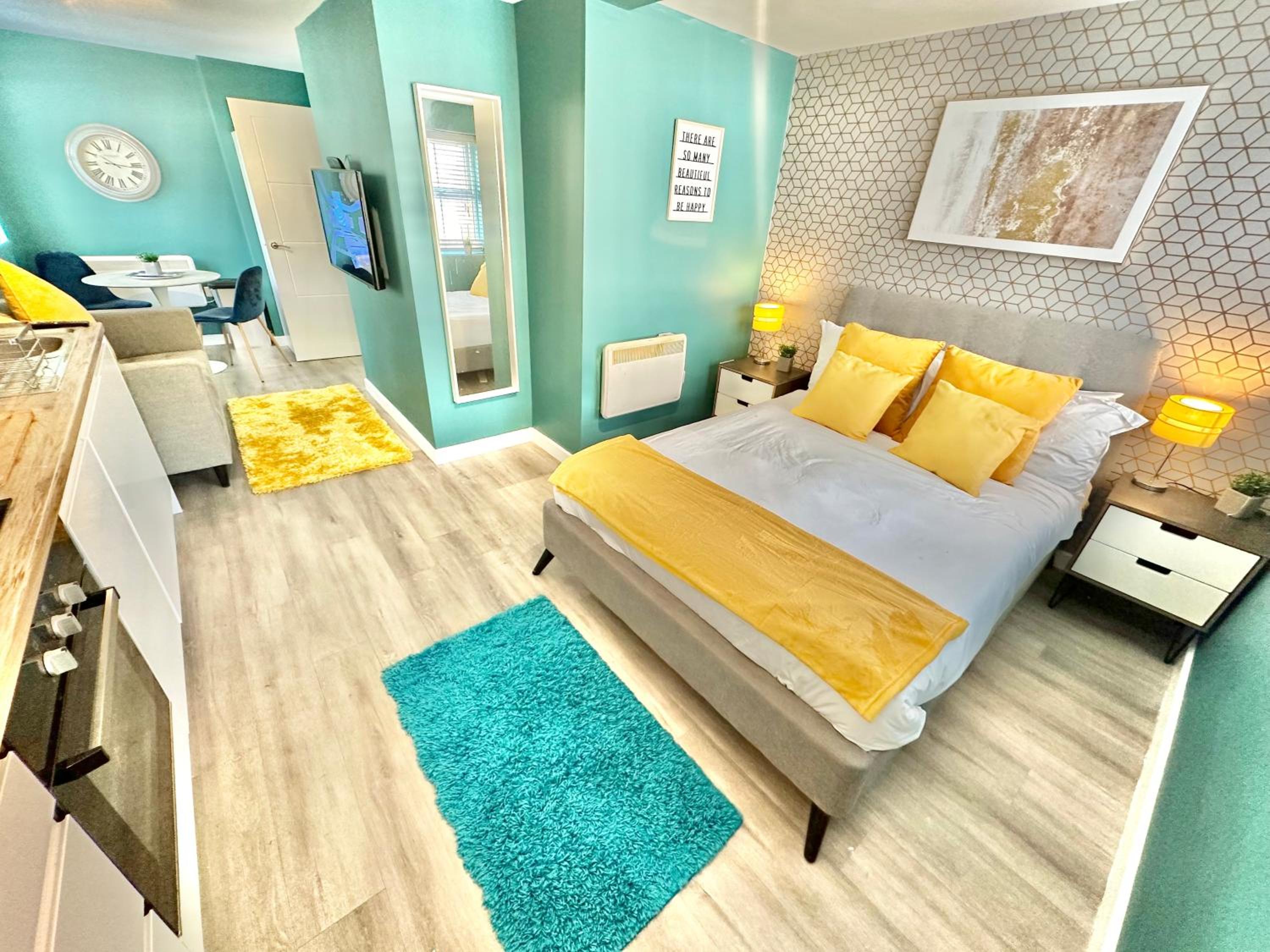 Cozy Apartment in Bournemouth Town Centre - Fast WiFi - Smart TV - Walk to Town Centre and Beach view 2