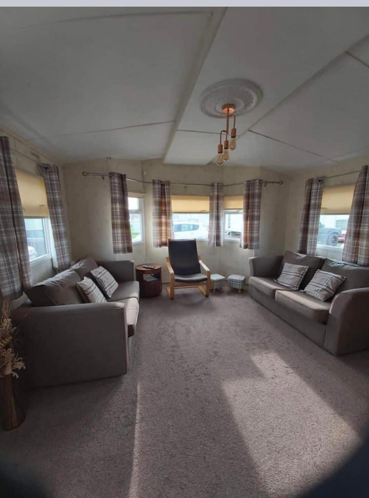 Captivating 2-Bed Carvavan in Mablethorpe view 5