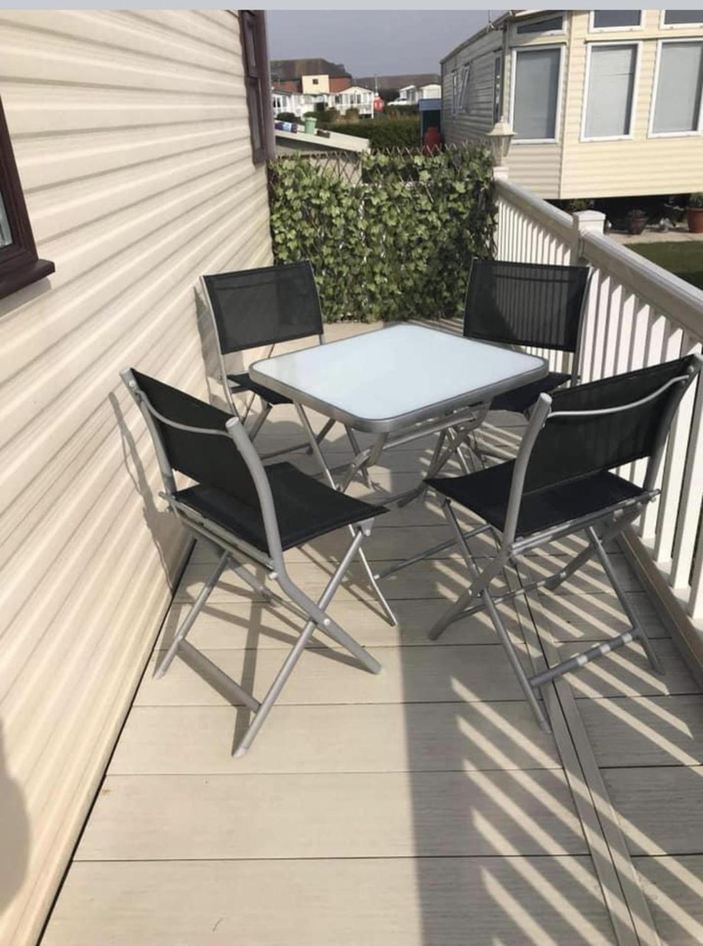 Captivating 2-Bed Carvavan in Mablethorpe view 3