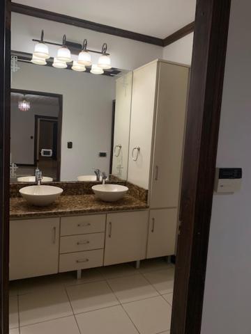 Luxury House near to Juan Sant. Airport, Alajuela.