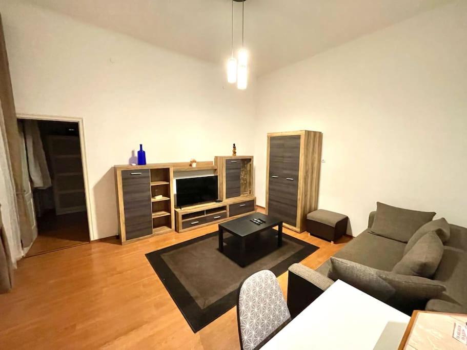Csengery apartment