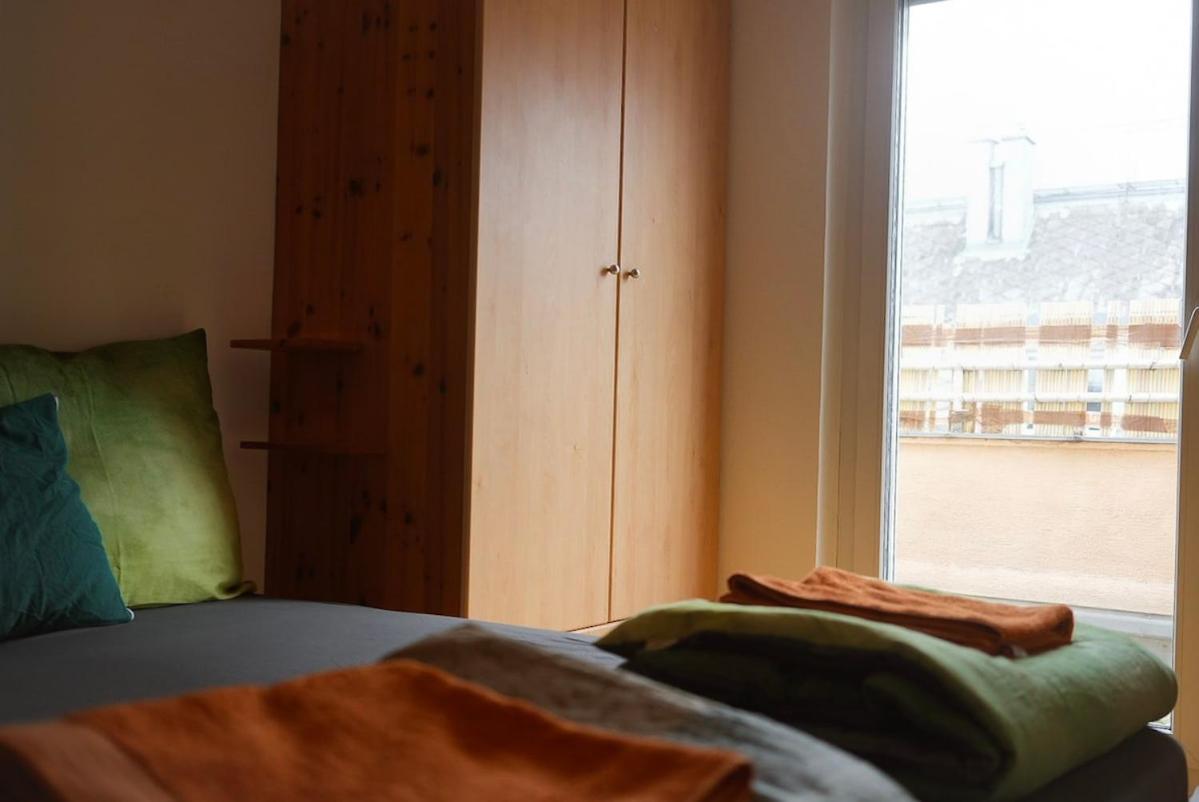 Close to City Centre and next to Wien HBF and easy from Airport