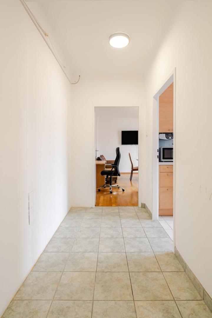 Close to City Centre and next to Wien HBF and easy from Airport