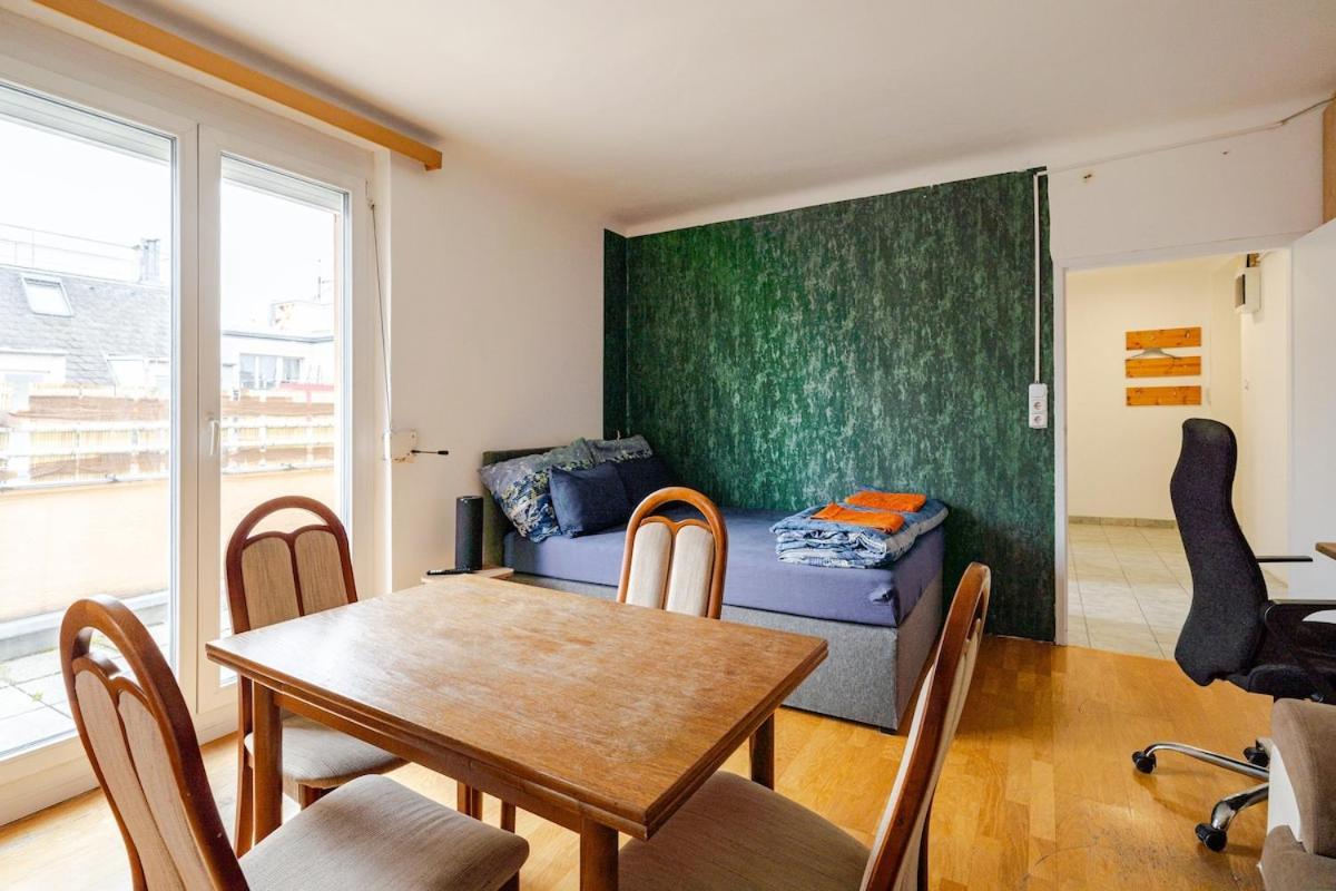 Close to City Centre and next to Wien HBF and easy from Airport