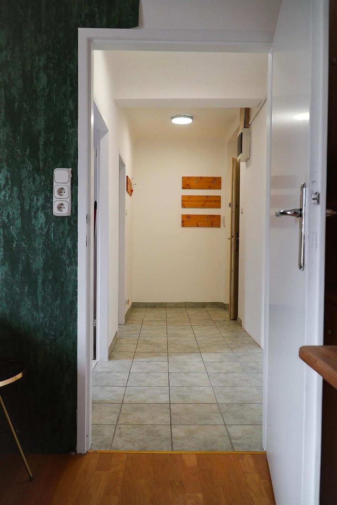 Close to City Centre and next to Wien HBF and easy from Airport