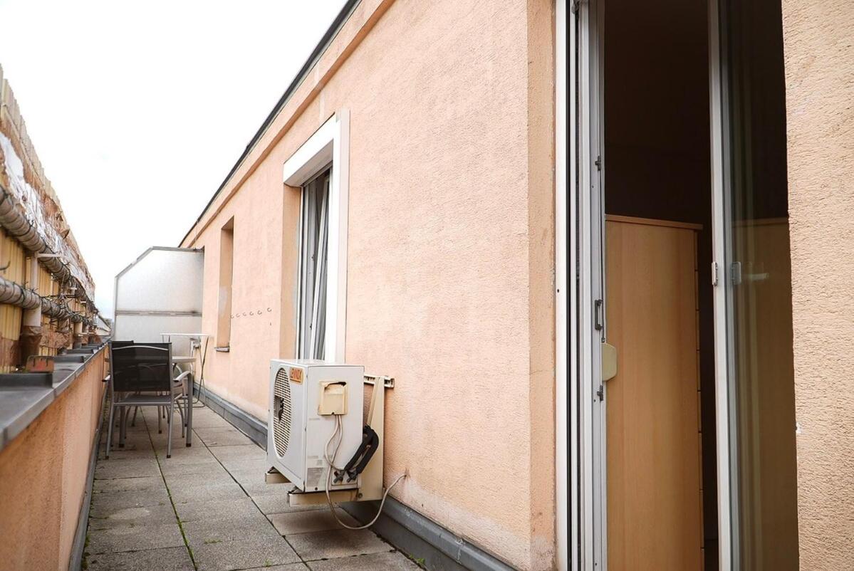 Close to City Centre and next to Wien HBF and easy from Airport