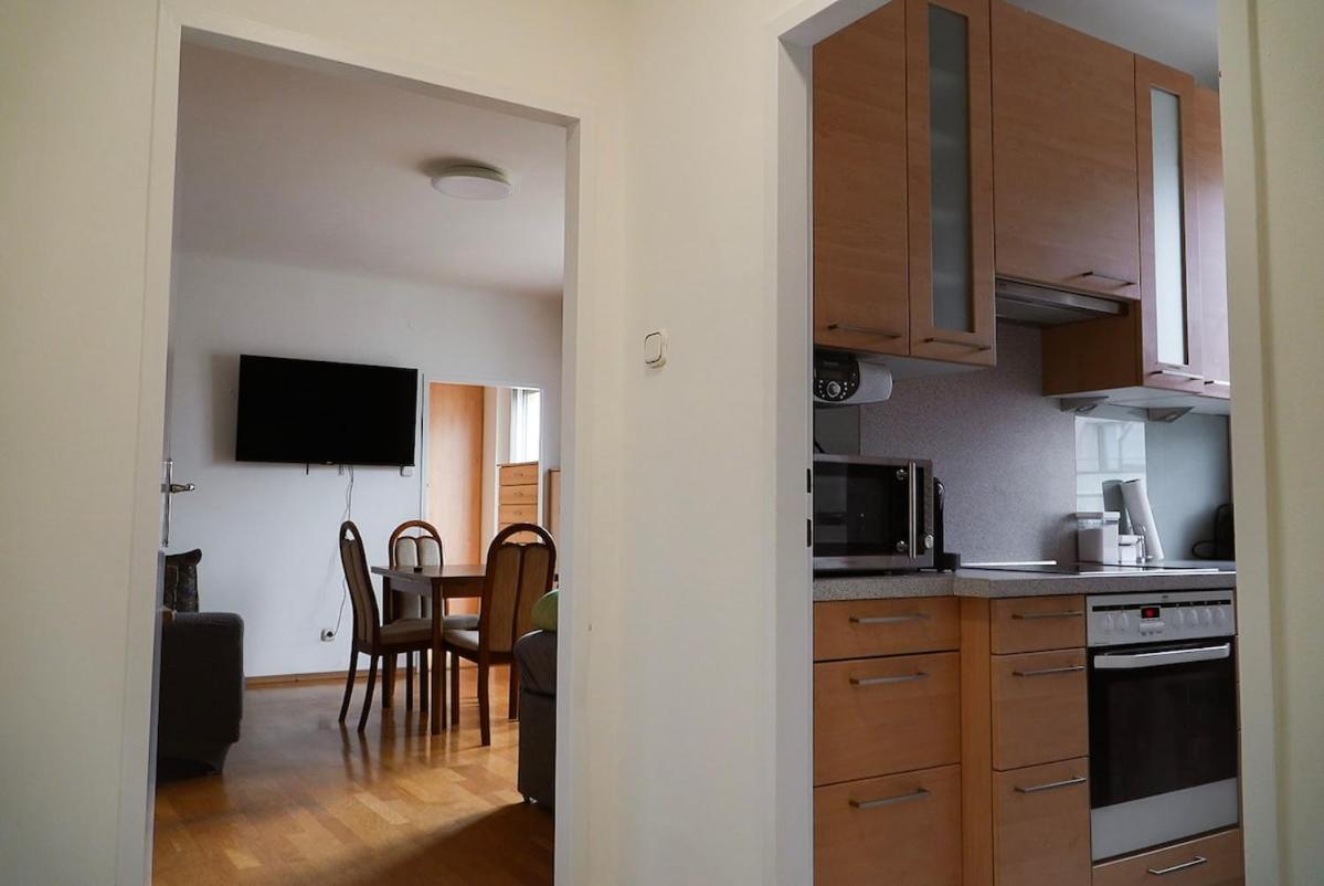 Close to City Centre and next to Wien HBF and easy from Airport