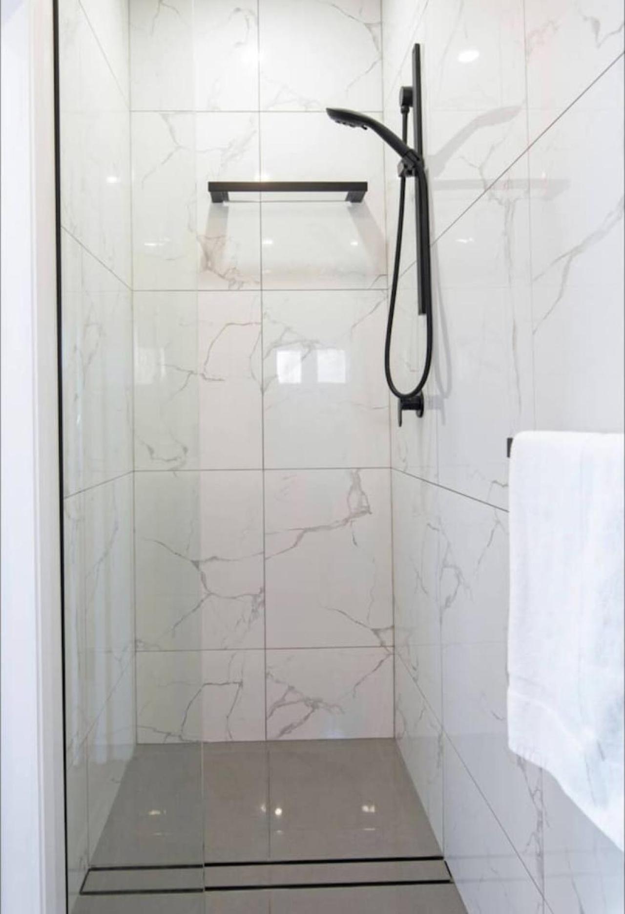 Lovely Beachside Largs Bay unit - free wine