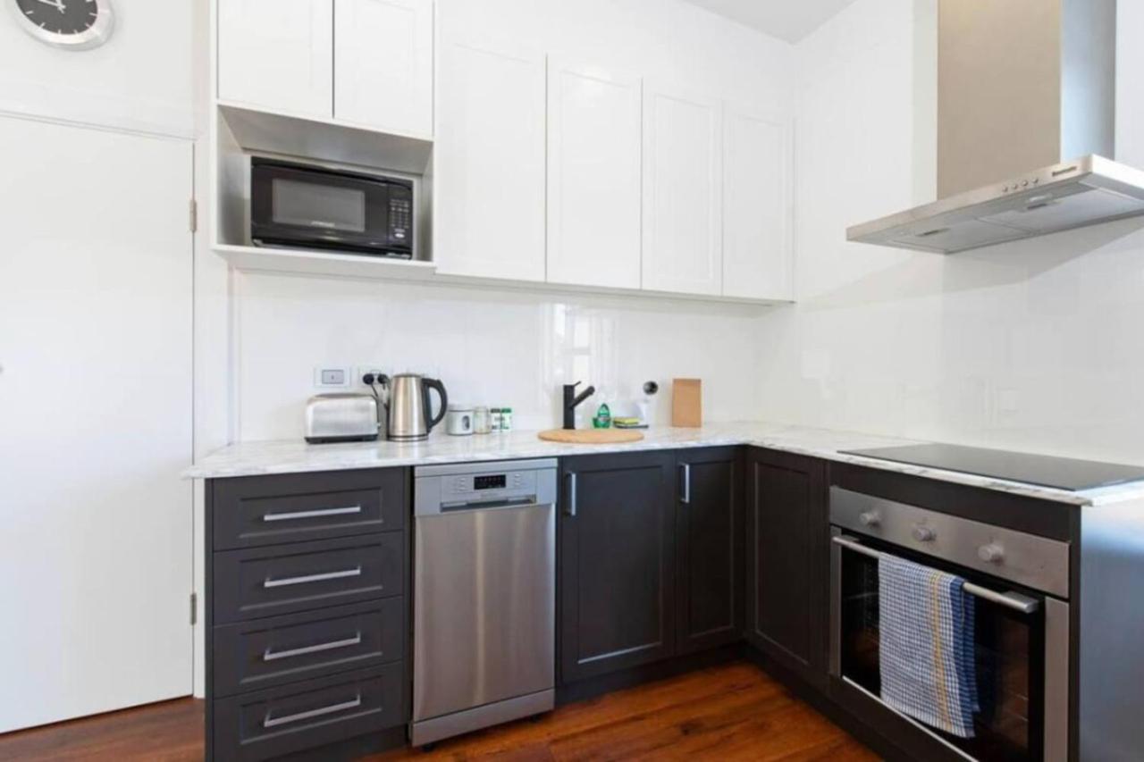 Lovely Beachside Largs Bay unit - free wine
