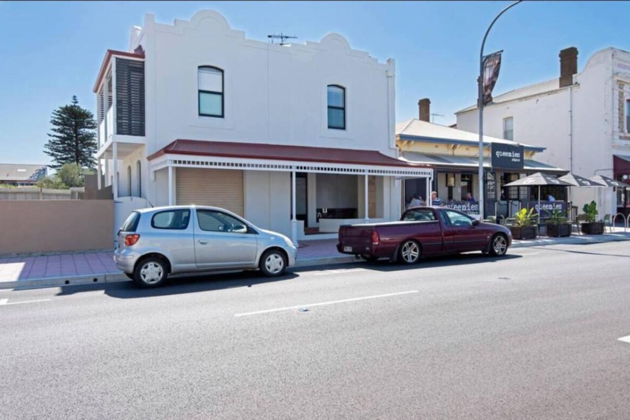 Lovely Beachside Largs Bay unit - free wine