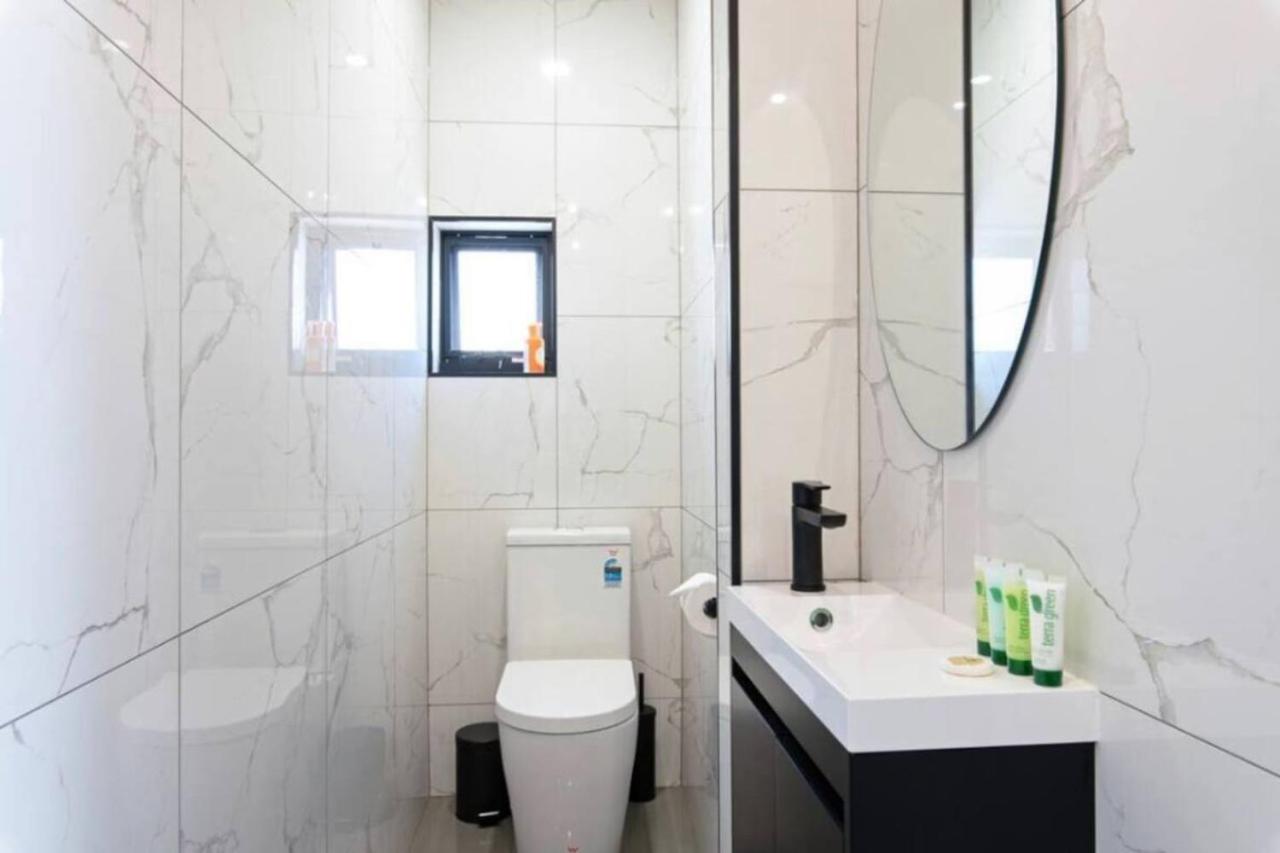 Lovely Beachside Largs Bay unit - free wine