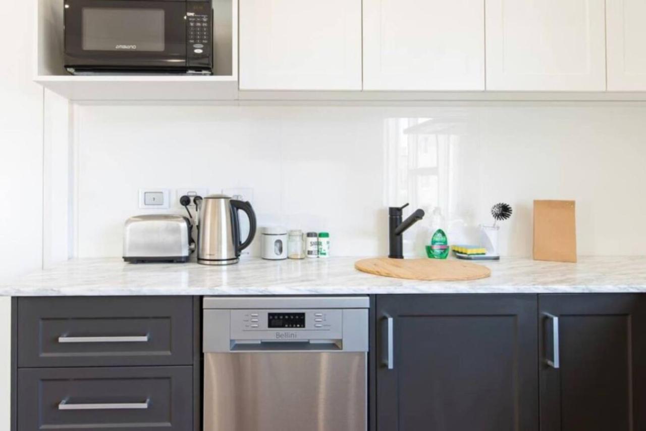 Lovely Beachside Largs Bay unit - free wine
