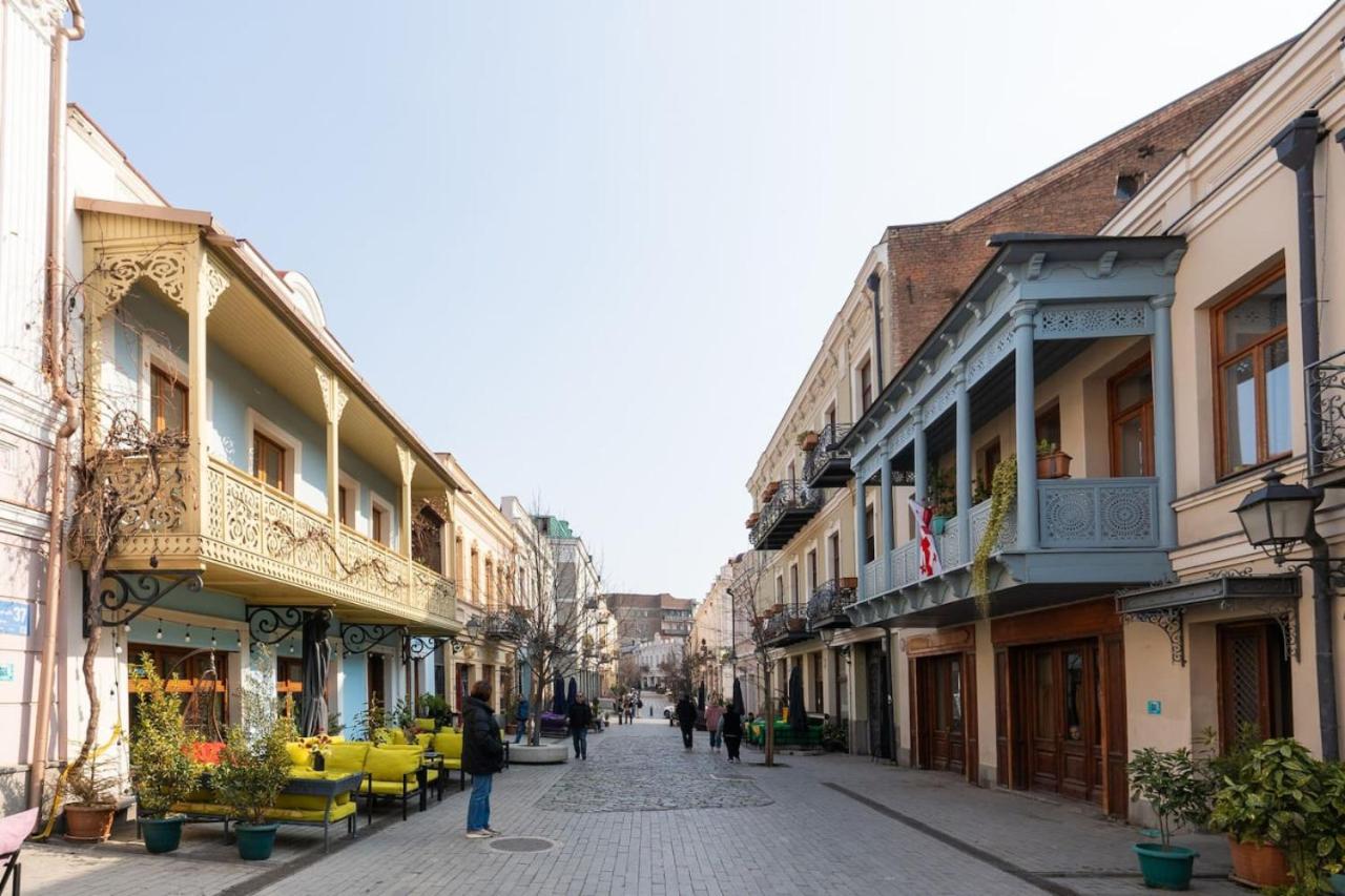 Charm of Tbilisi - Modern 1-BR Suite in Old Town view 3