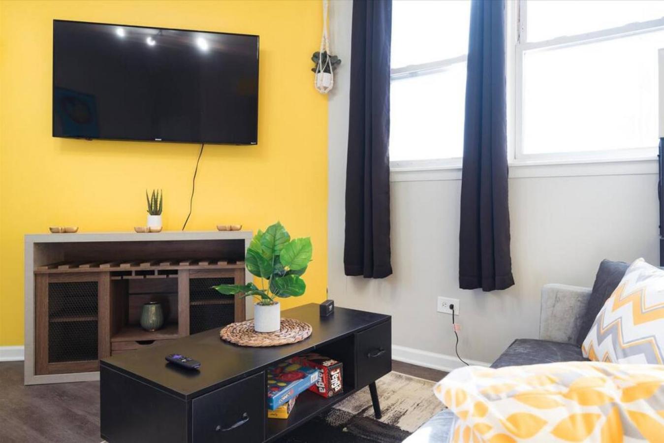 Cute Apartment 2 bedrooms - 12 Min from Downtown Chicagi view 3