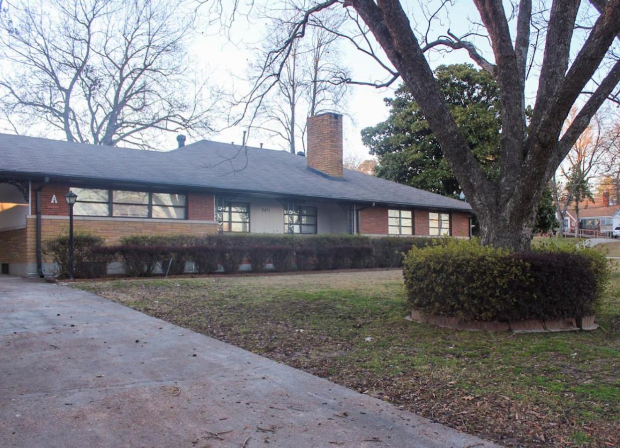 Retro Retreat Walk to Graceland with Free Parking and Wifi