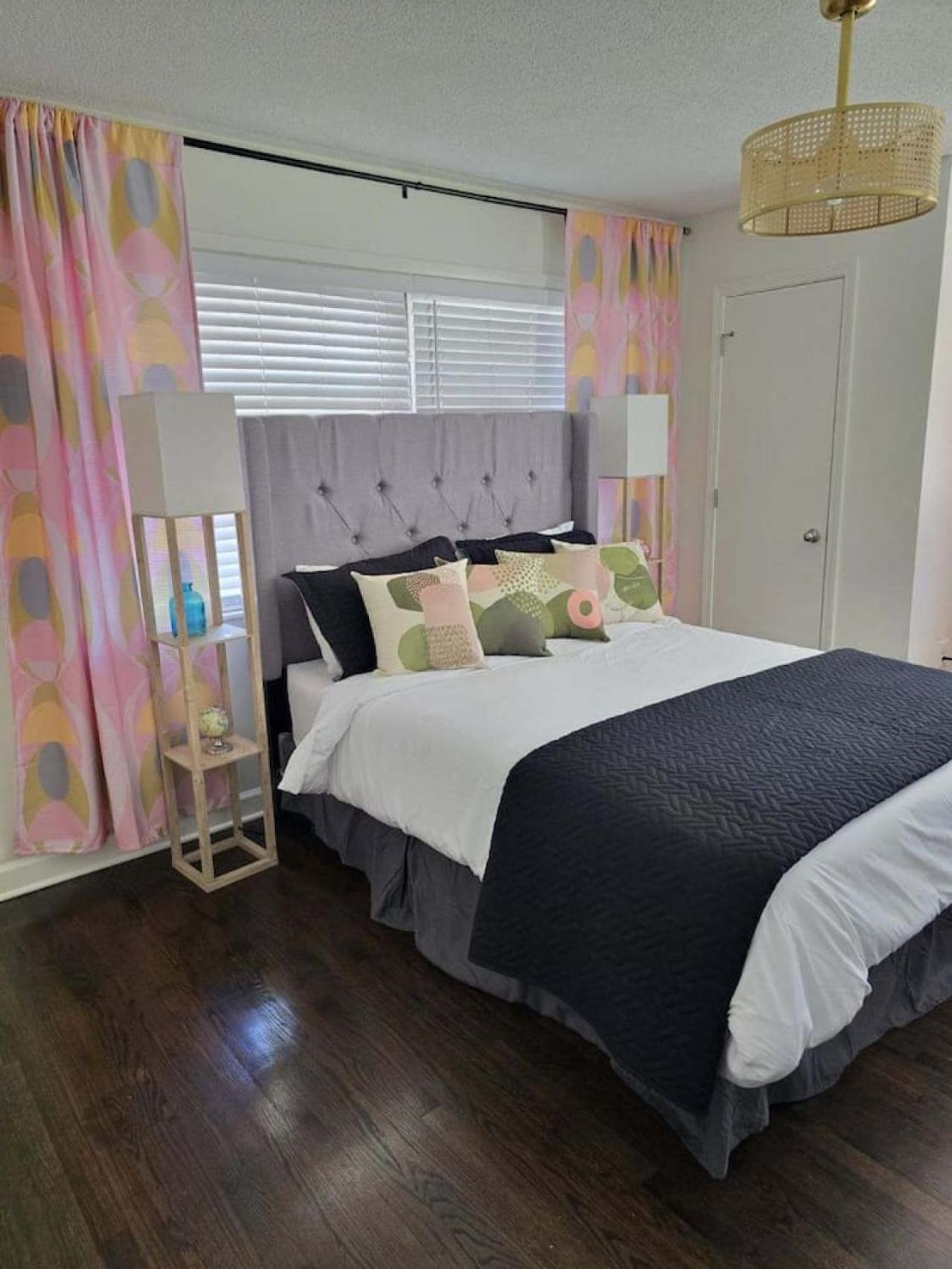 Retro Retreat Walk to Graceland with Free Parking and Wifi