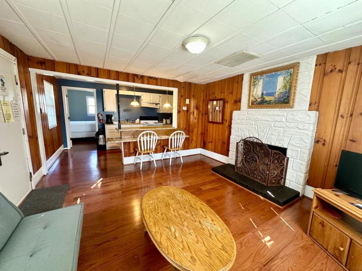 Cottage 8Lees Ford Marina view 2