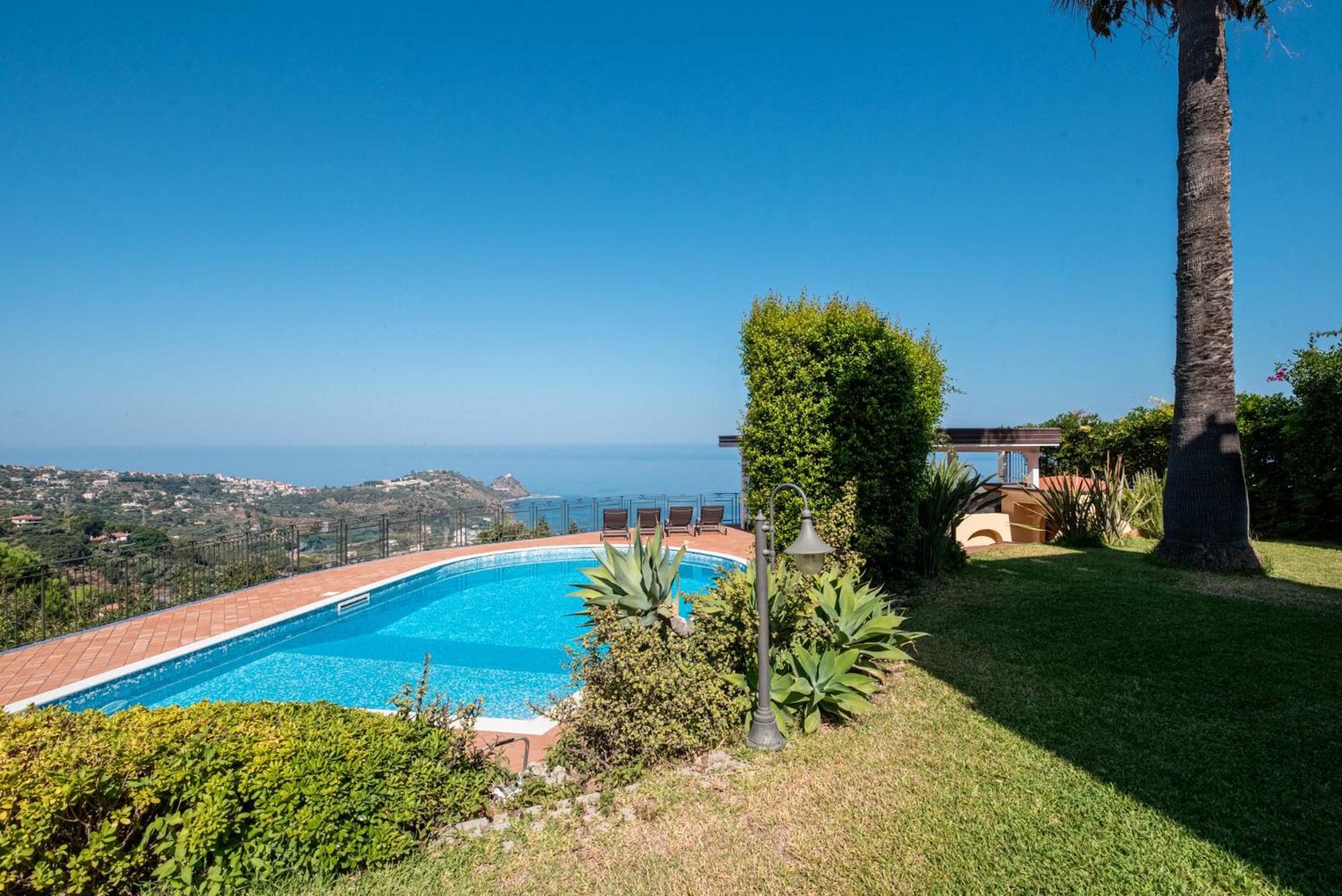 Villa Scafa, Appartamenti con Piscina e Vista Mare view 5