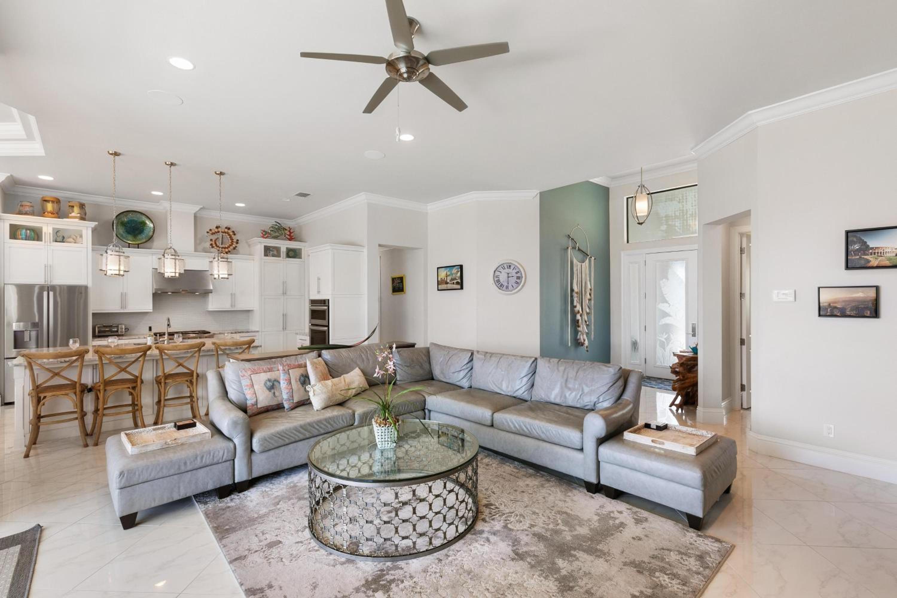 Stunning Luxurious Waterfront Oasis - Breathtaking view 5