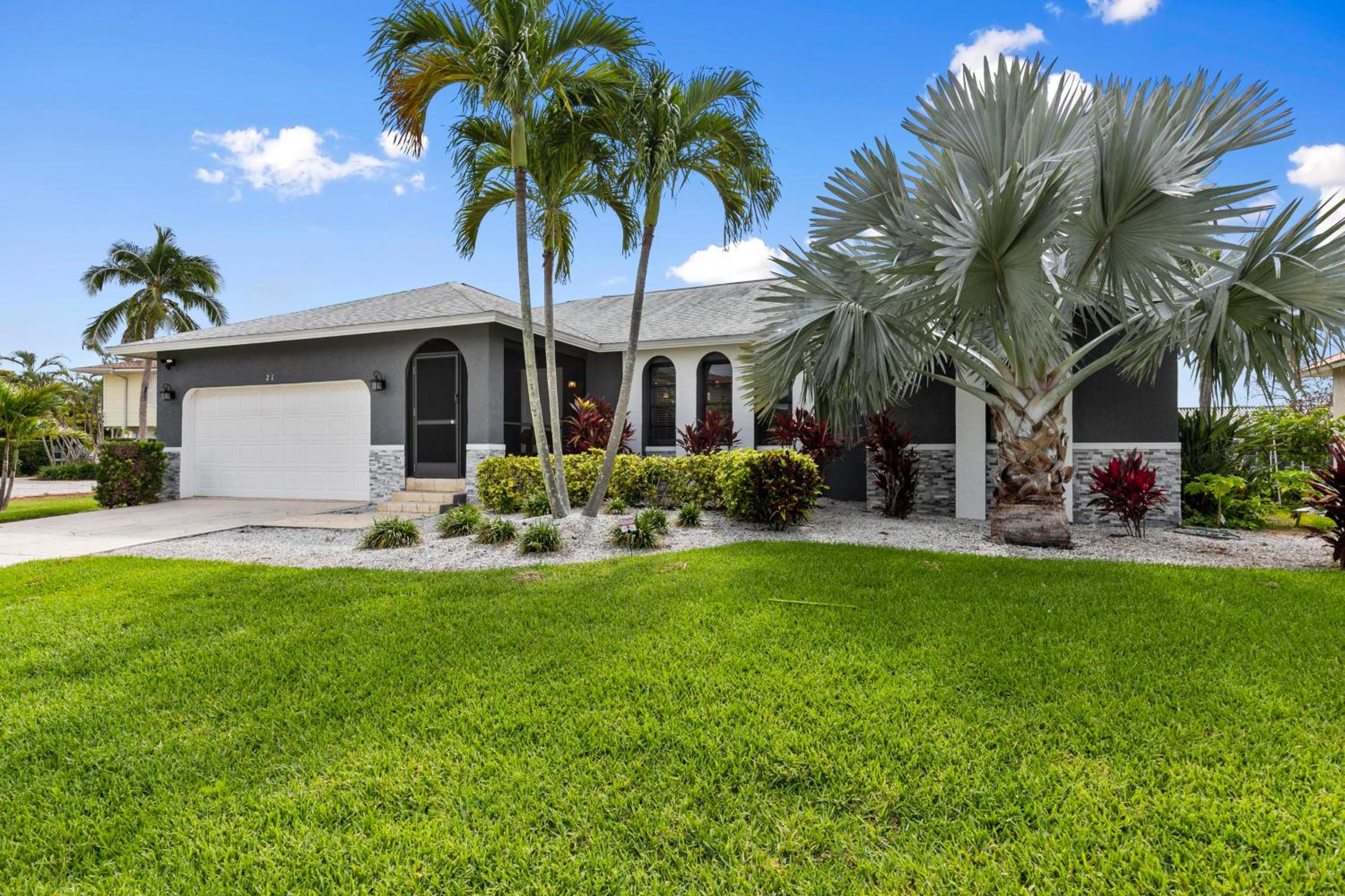 Luxurious Waterfront Oasis in Marco Island - Perfect for Families and Friends