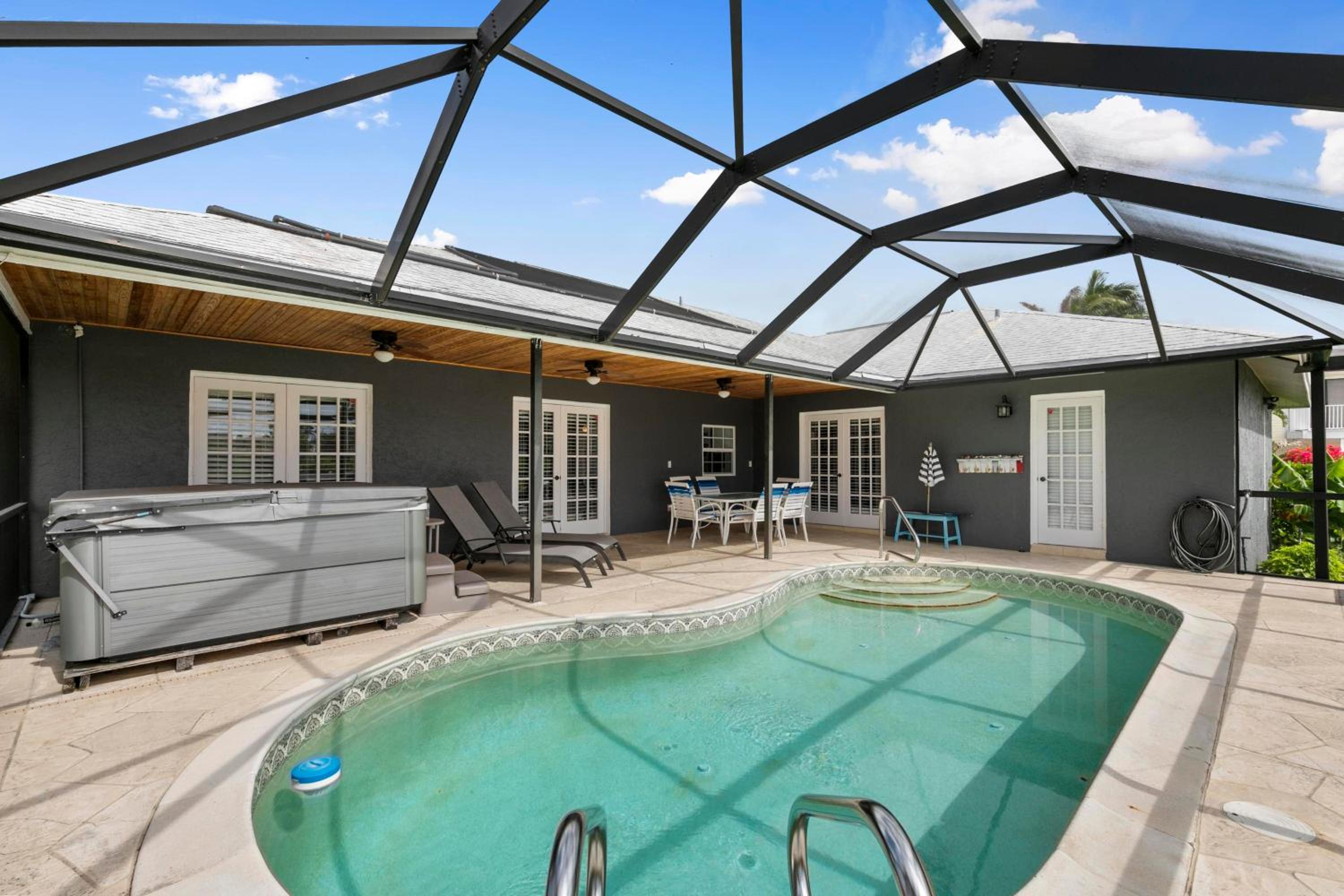 Luxurious Waterfront Oasis in Marco Island - Perfect for Families and Friends